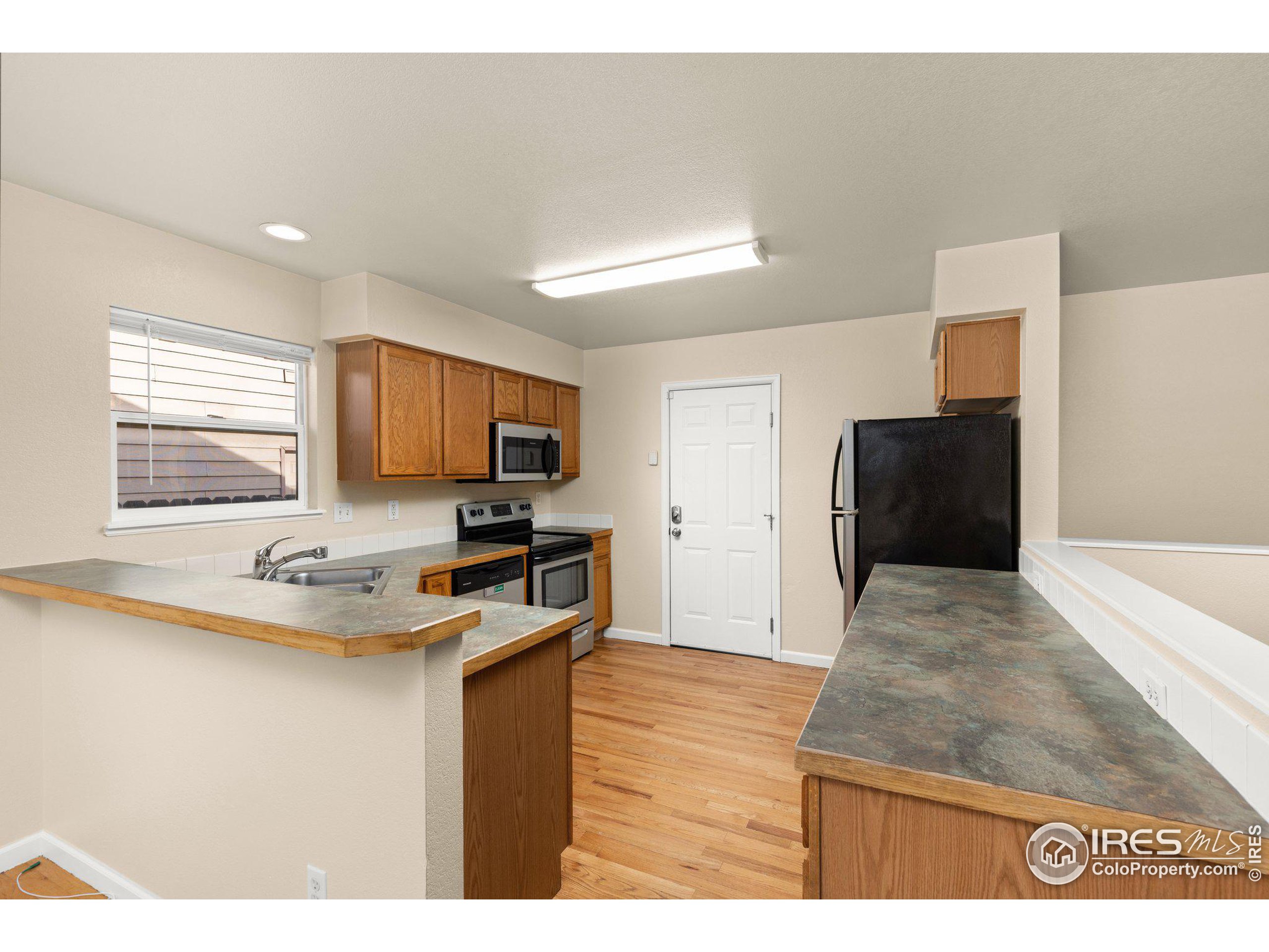 3709 Dove Ln