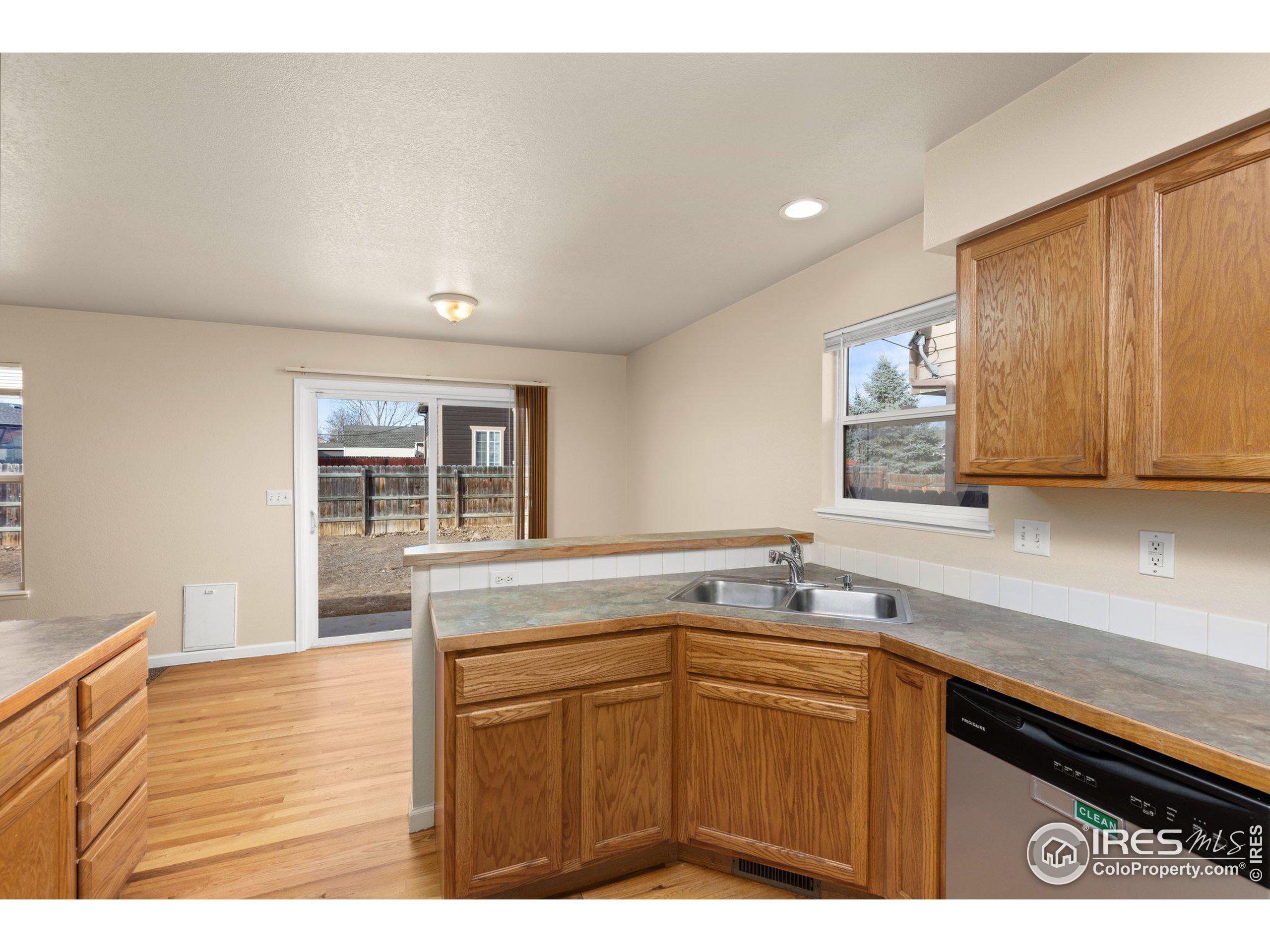 3709 Dove Ln