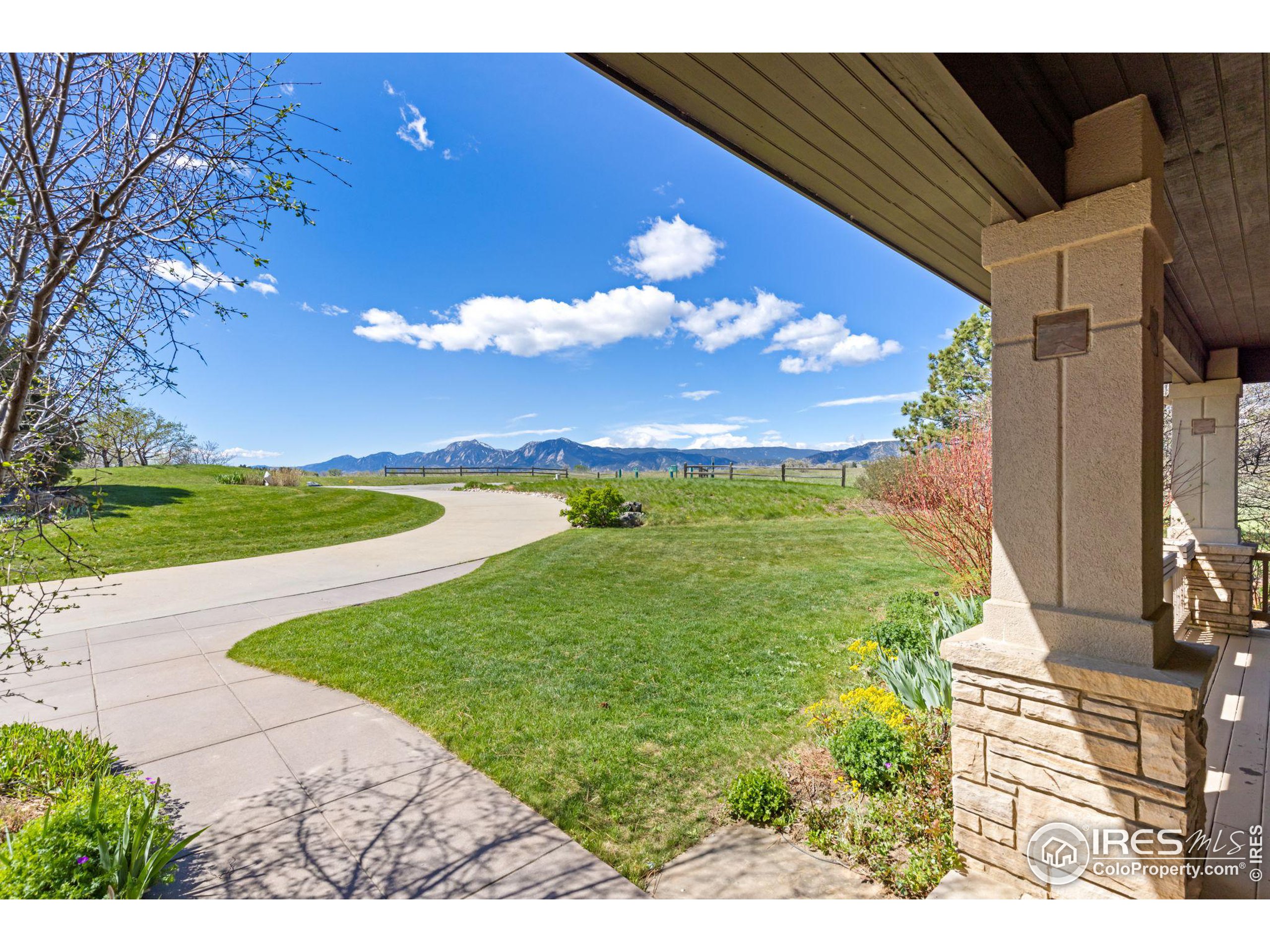 5277 Westridge Dr