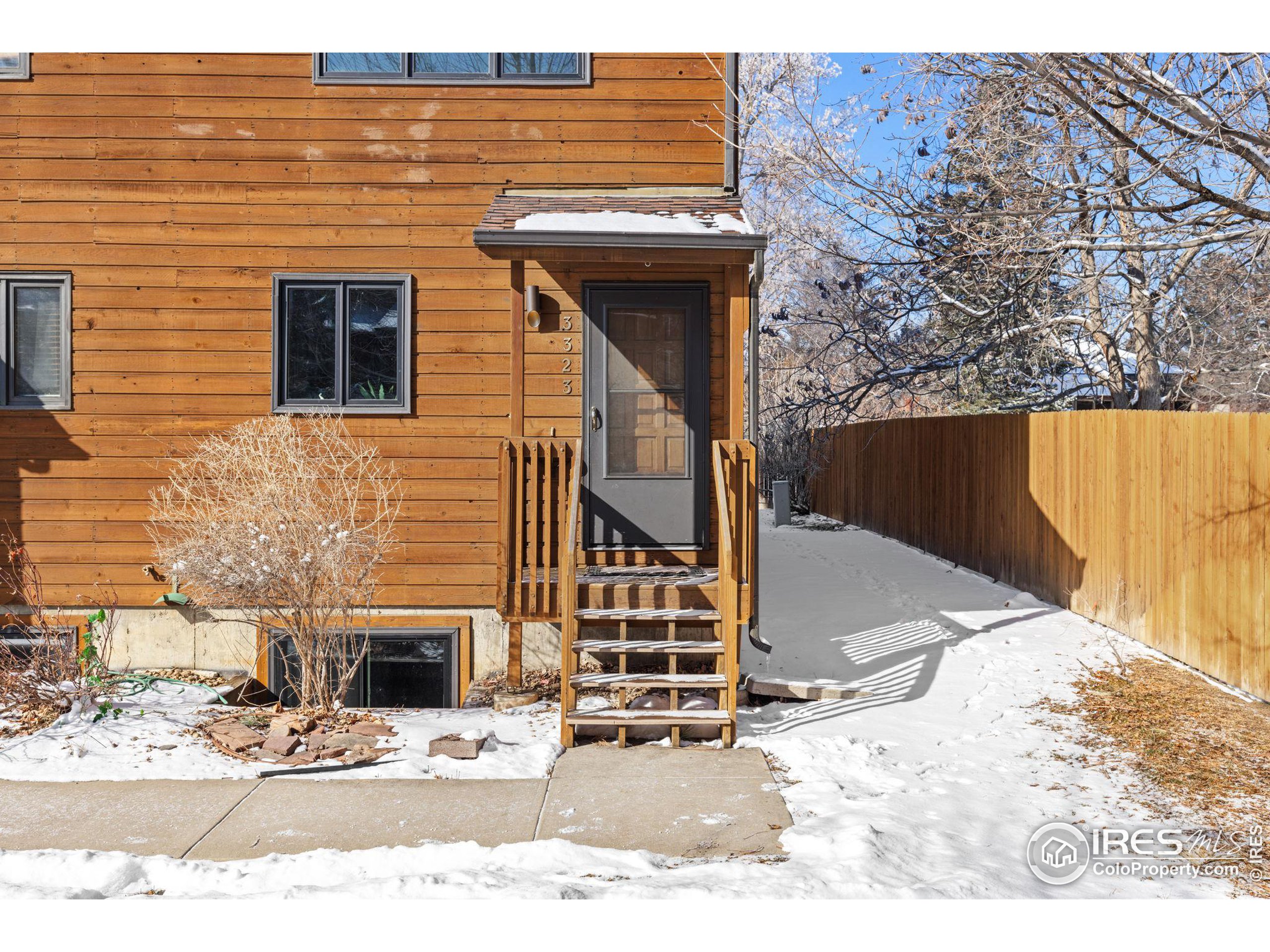 3323 Hickok Pl