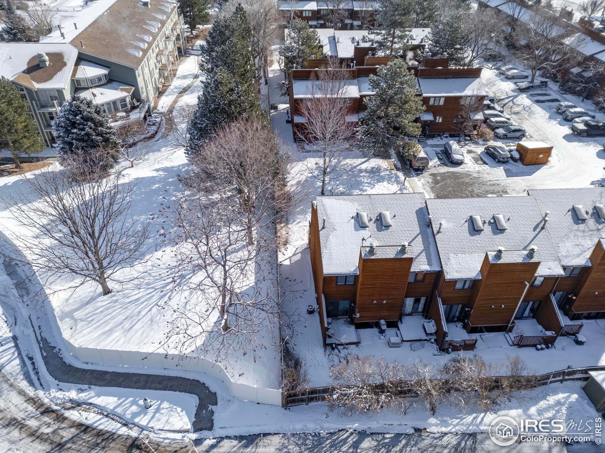 3323 Hickok Pl