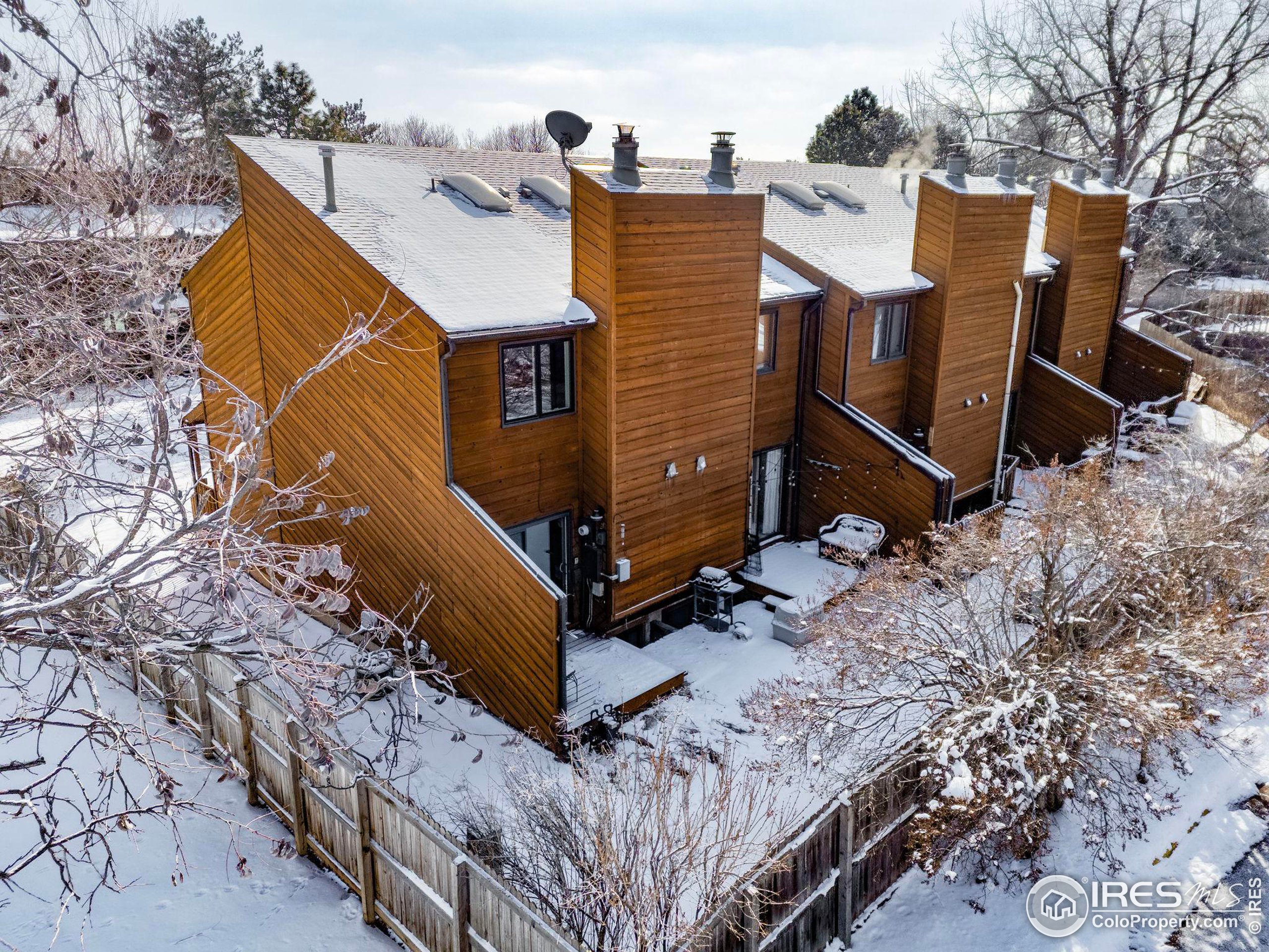 3323 Hickok Pl