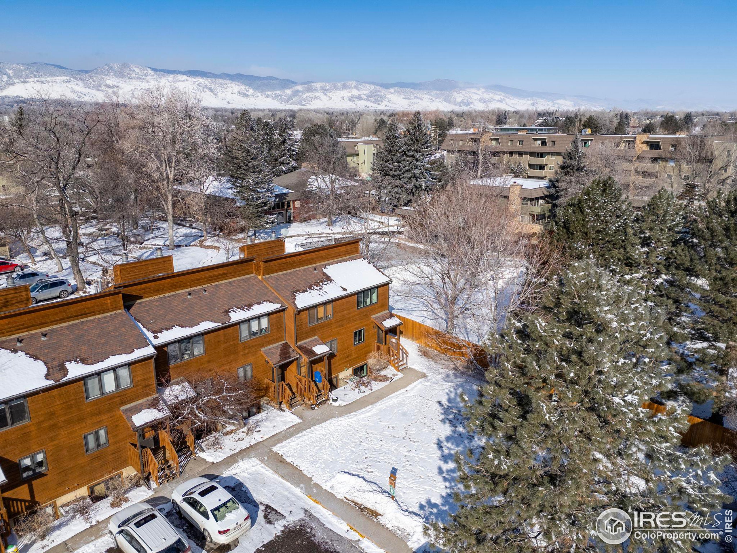 3323 Hickok Pl