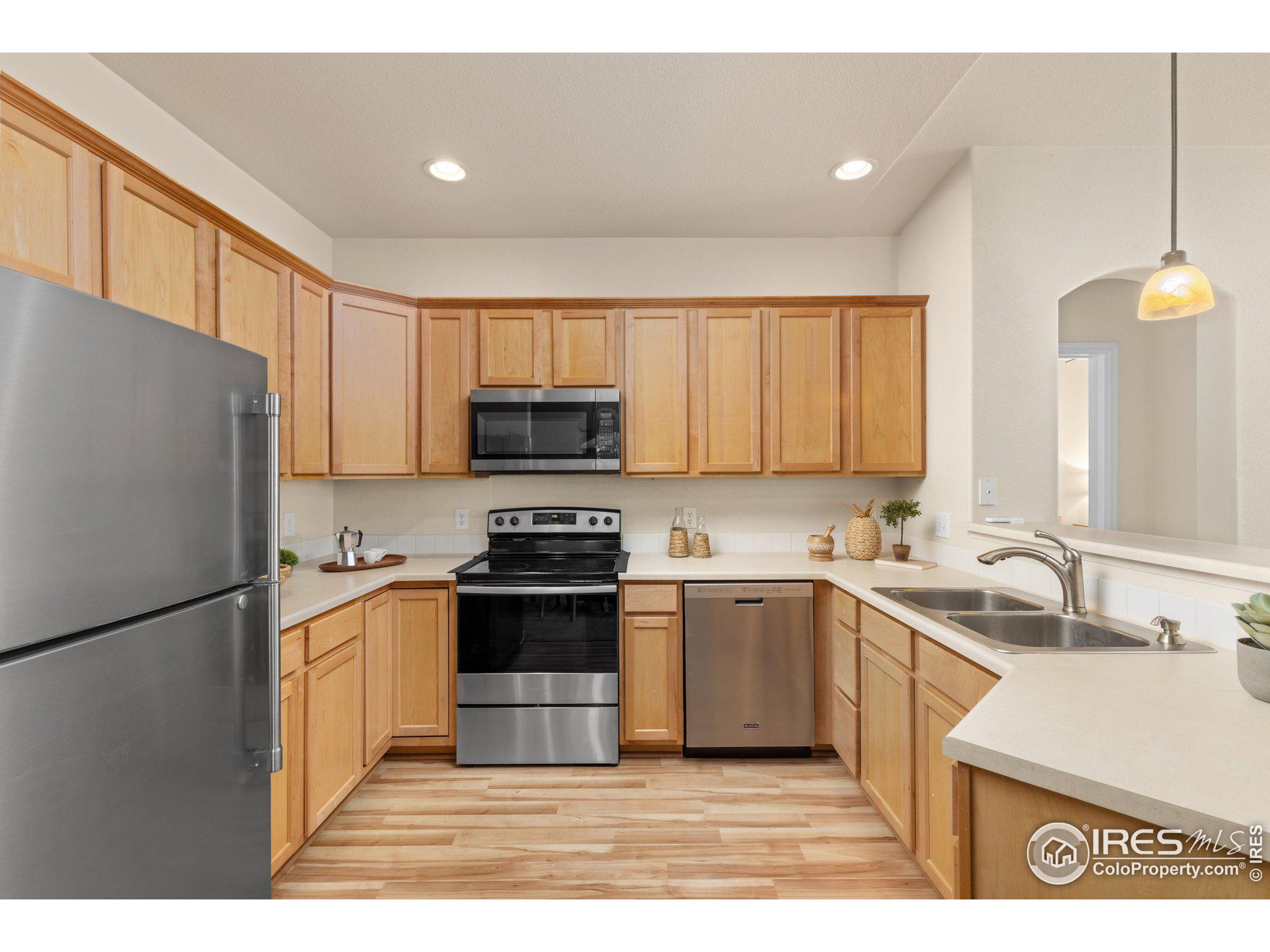 2421 Owens Ave 201