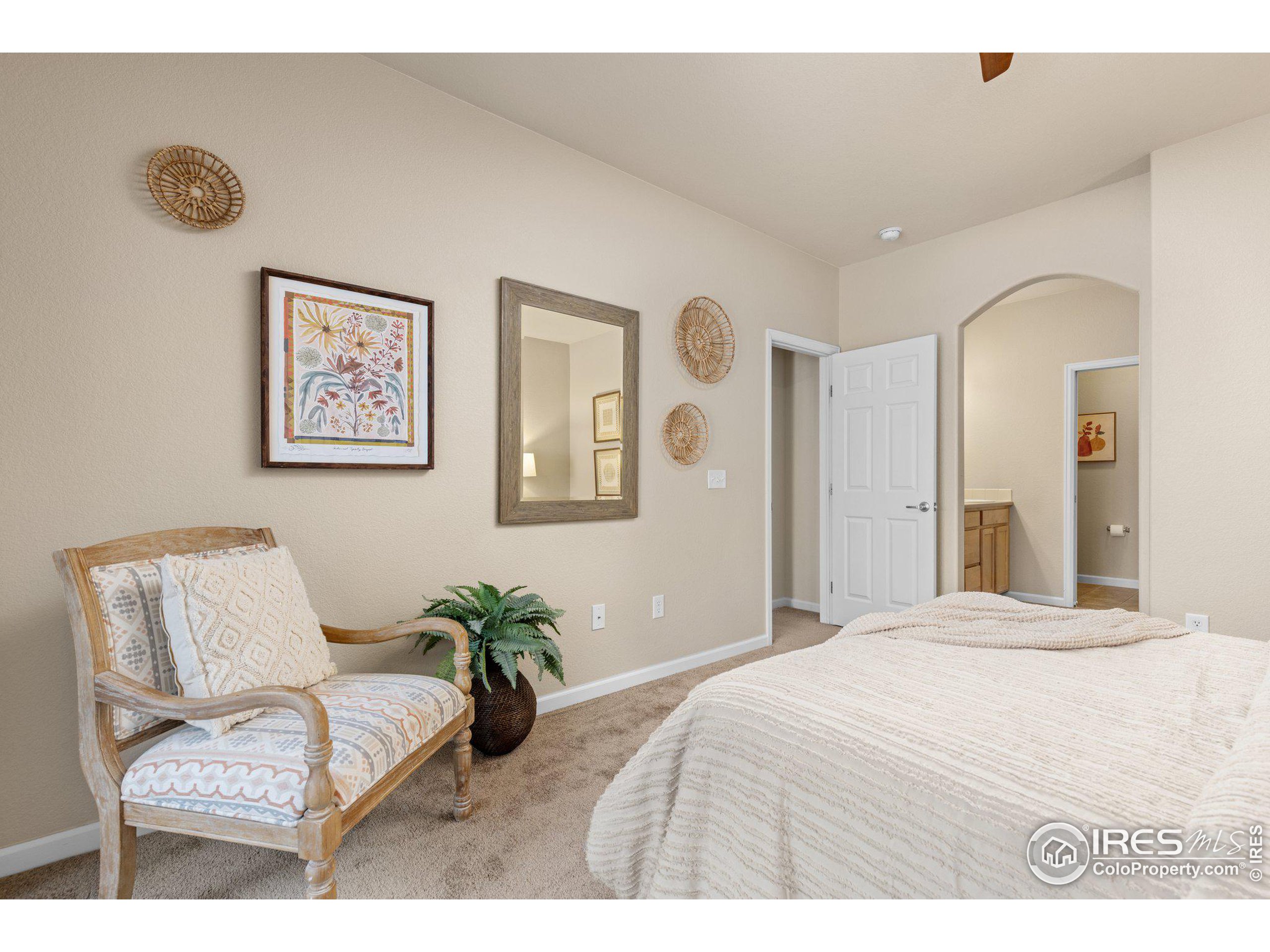 2421 Owens Ave 201