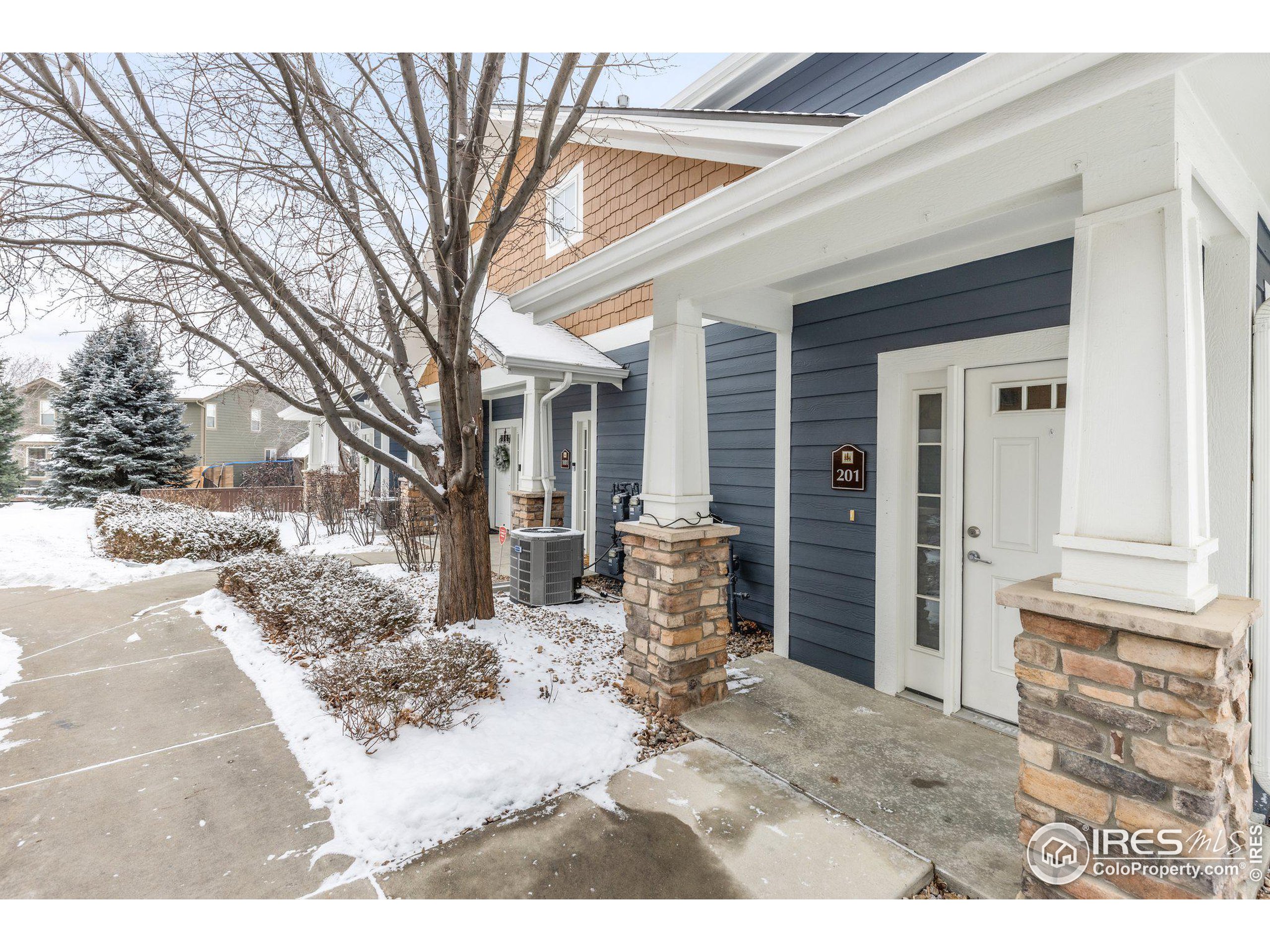 2421 Owens Ave 201