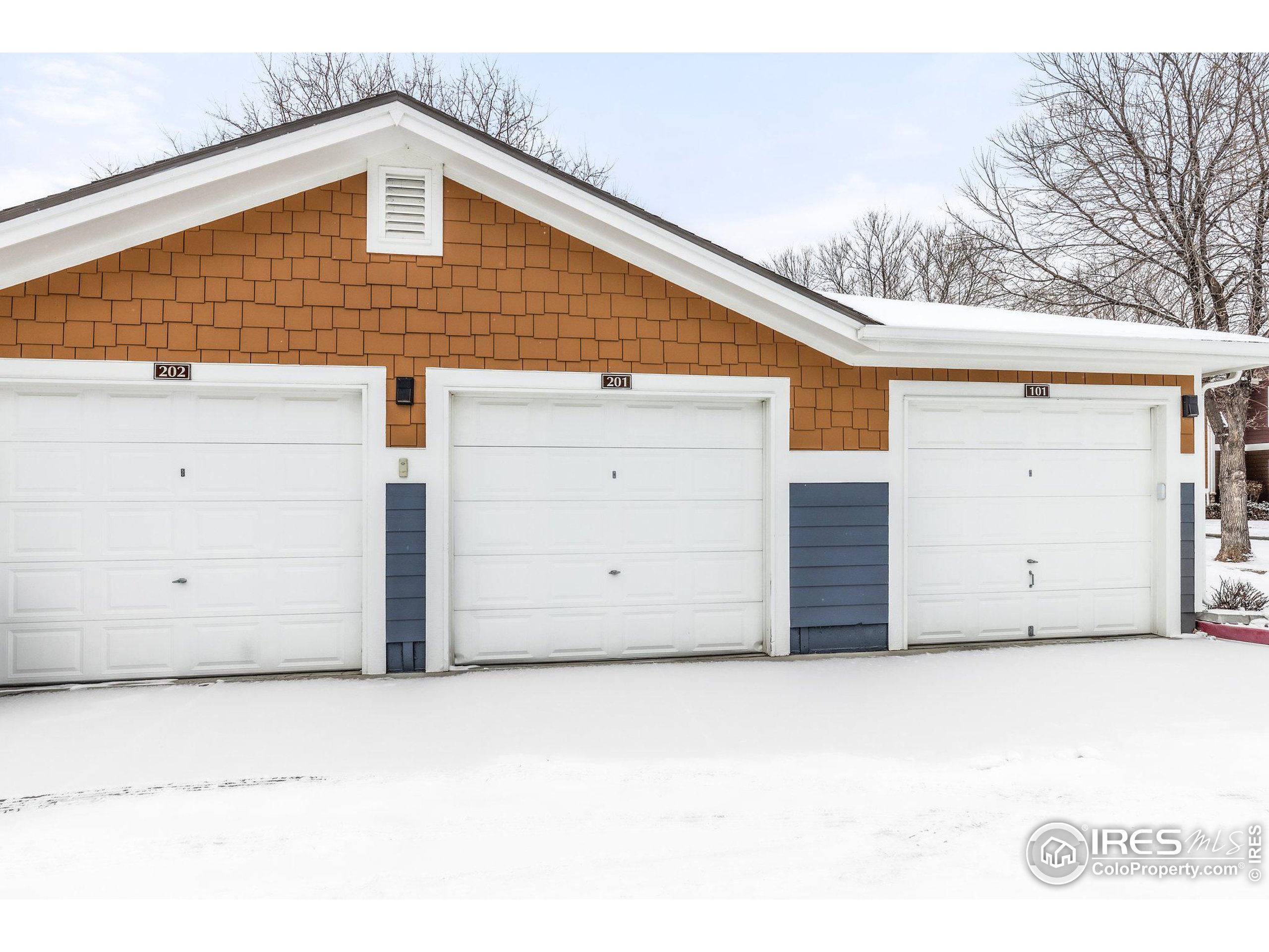 2421 Owens Ave 201