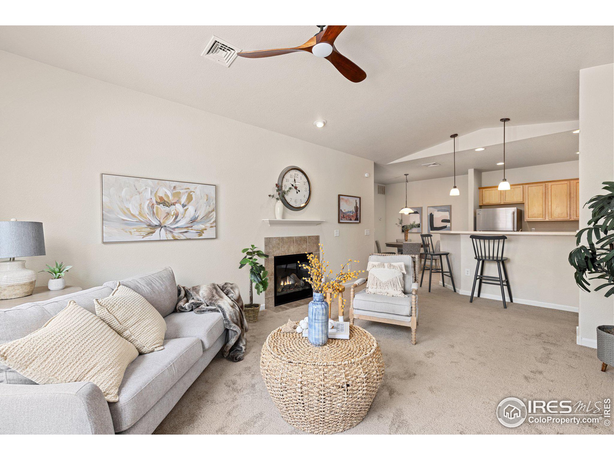2421 Owens Ave 201