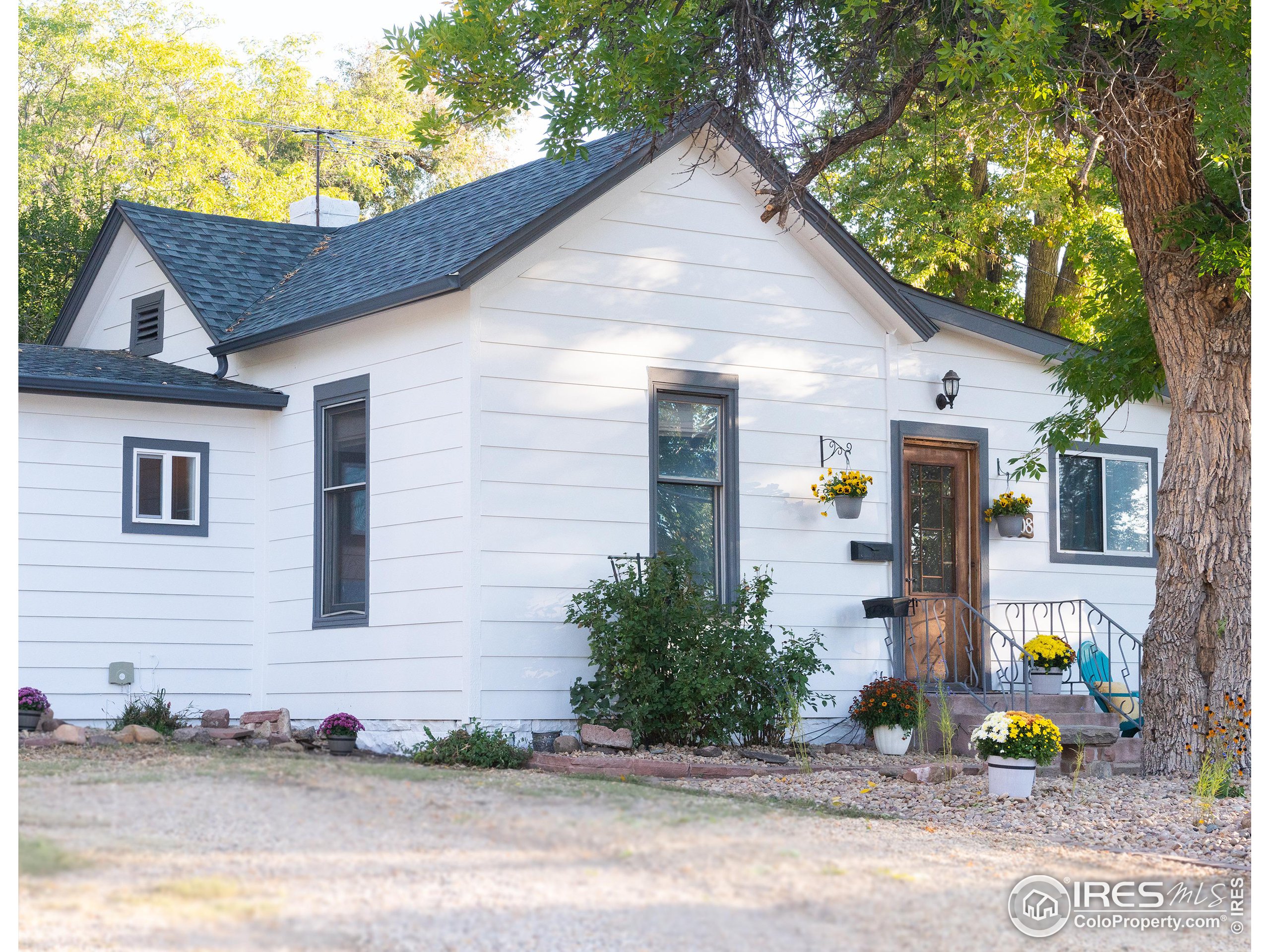 908 2nd Ave