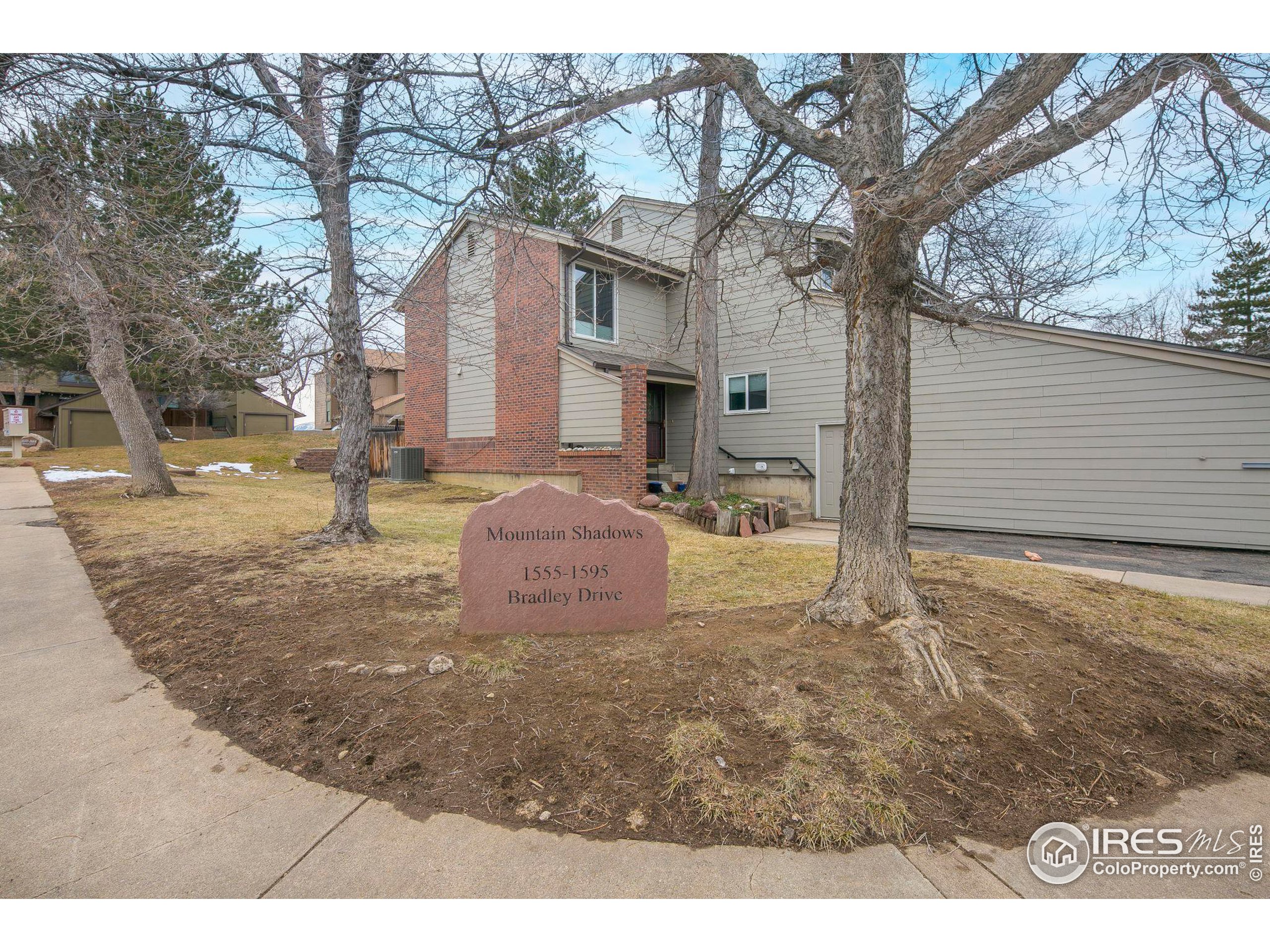 1557 Bradley Dr