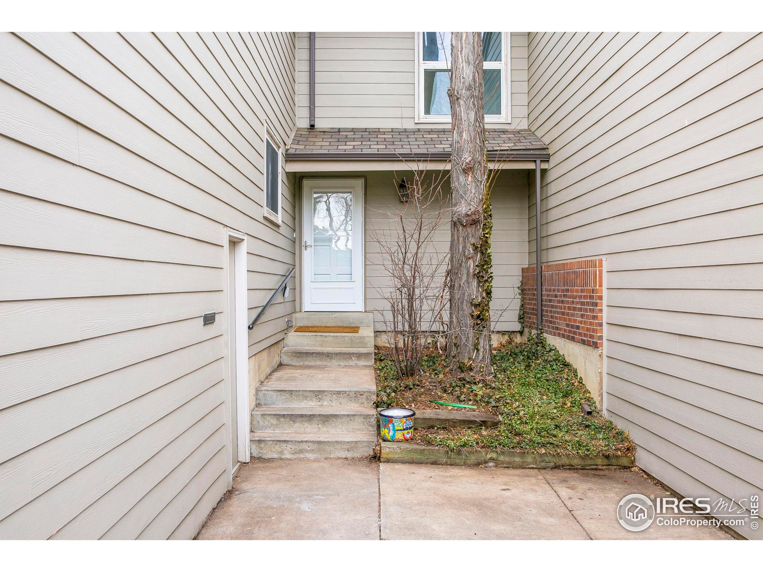 1557 Bradley Dr