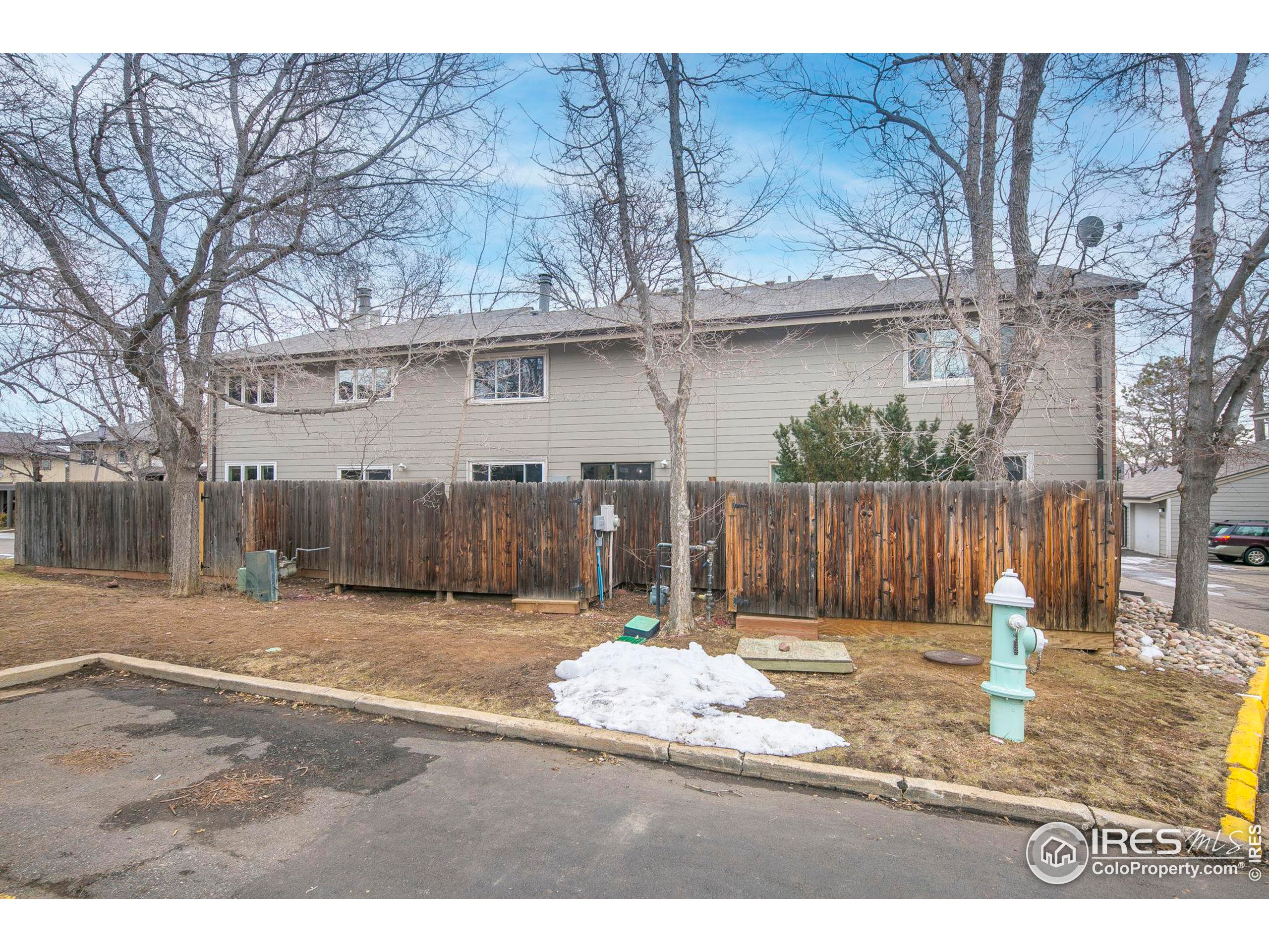 1557 Bradley Dr