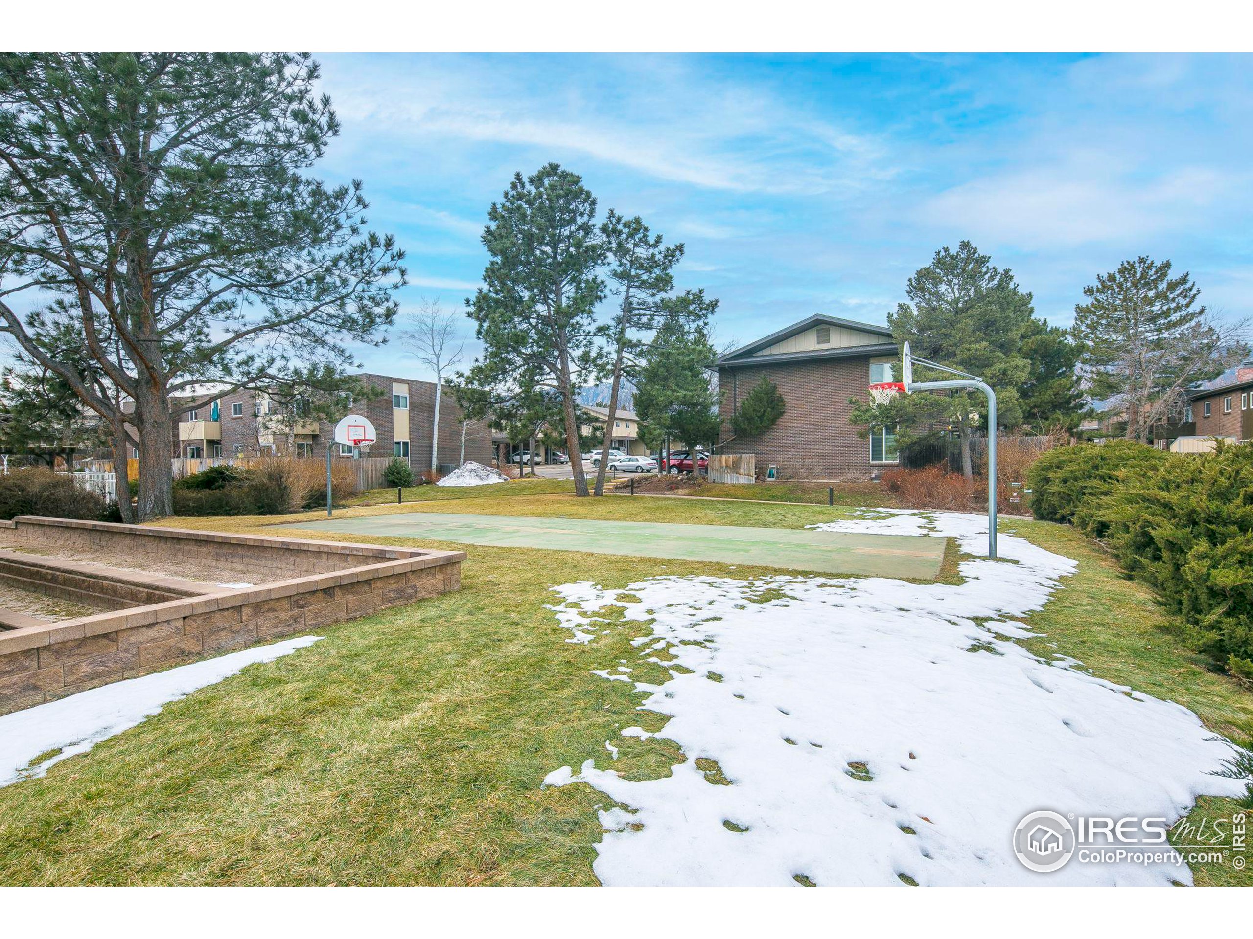1557 Bradley Dr