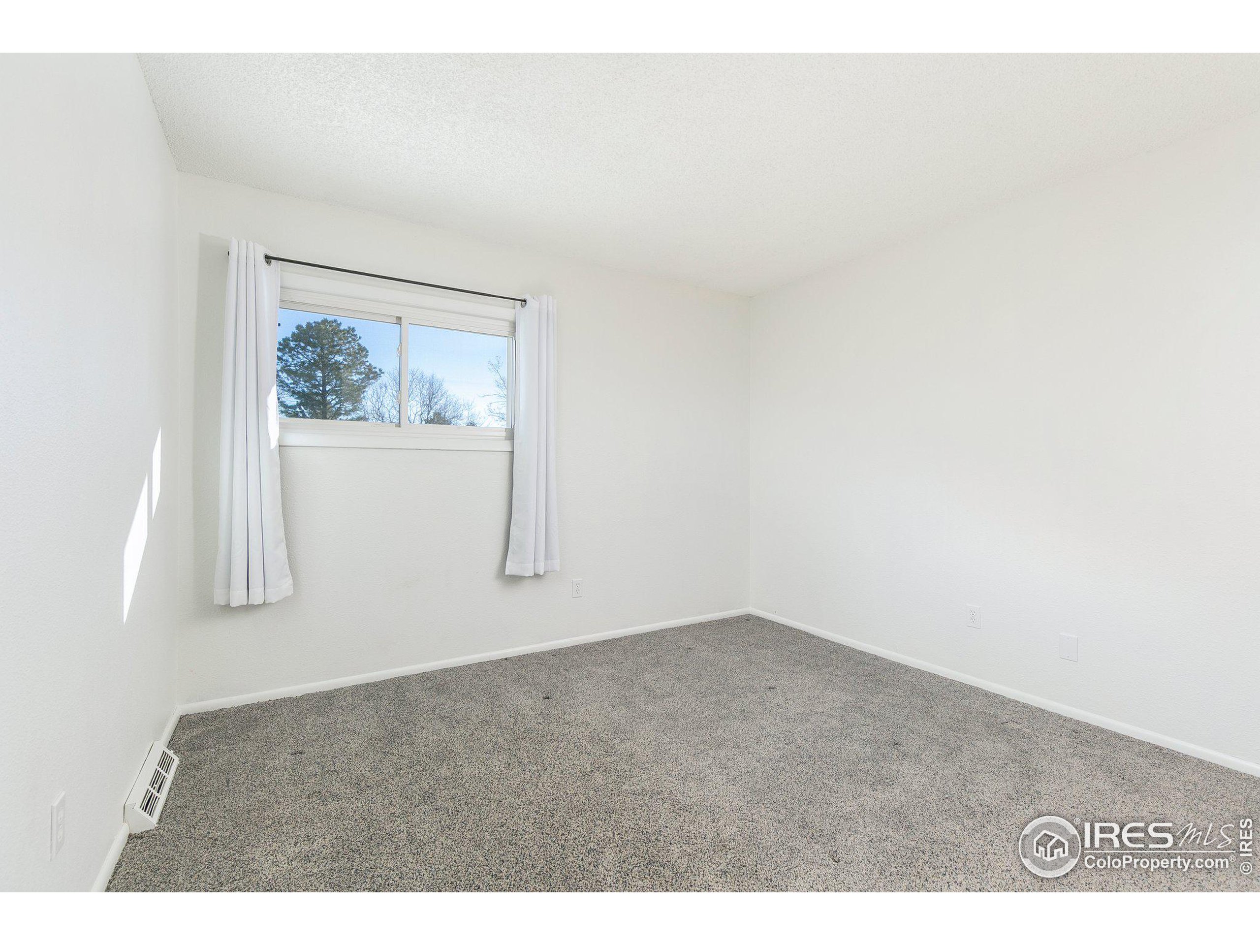 1557 Bradley Dr