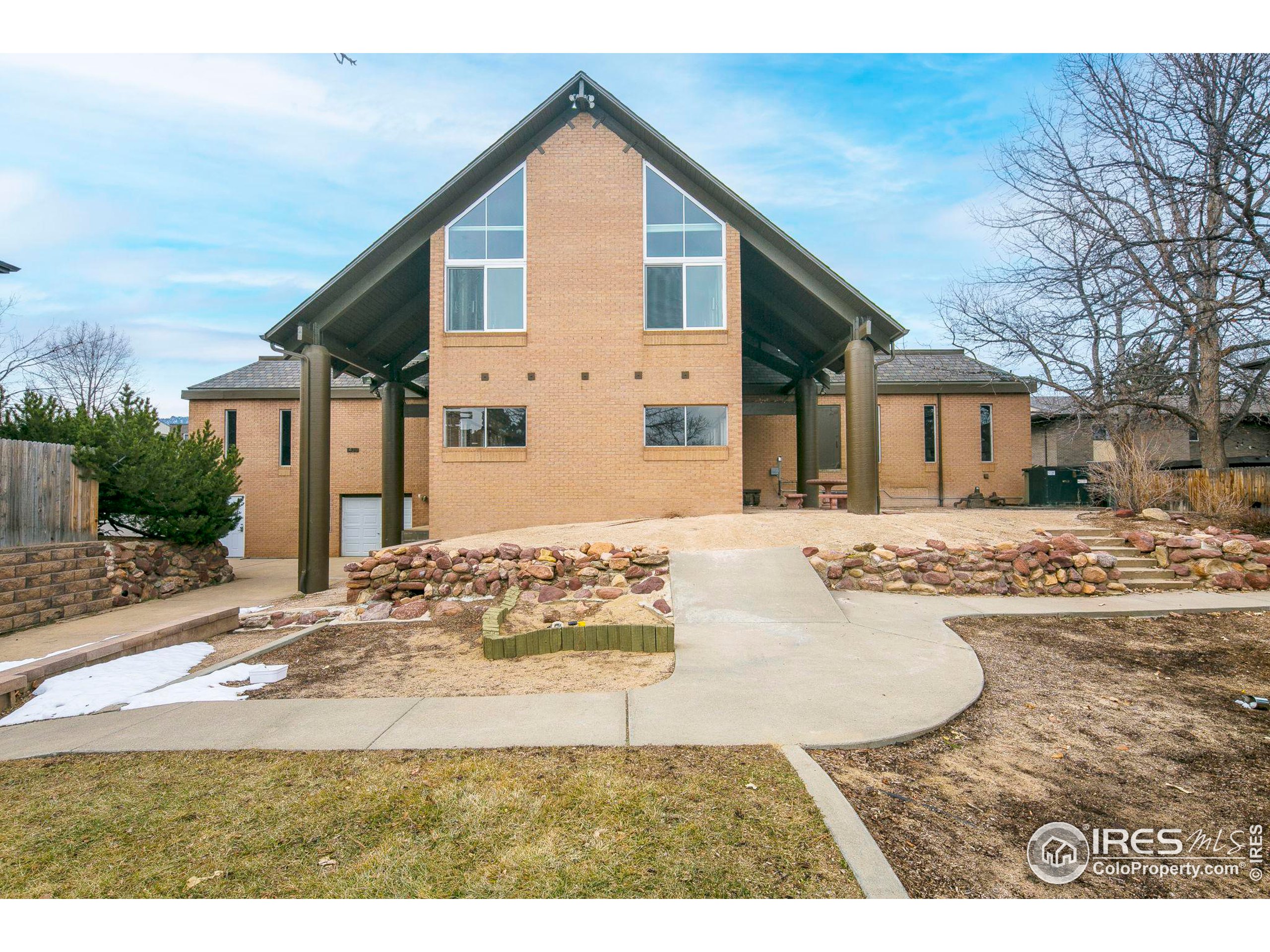 1557 Bradley Dr