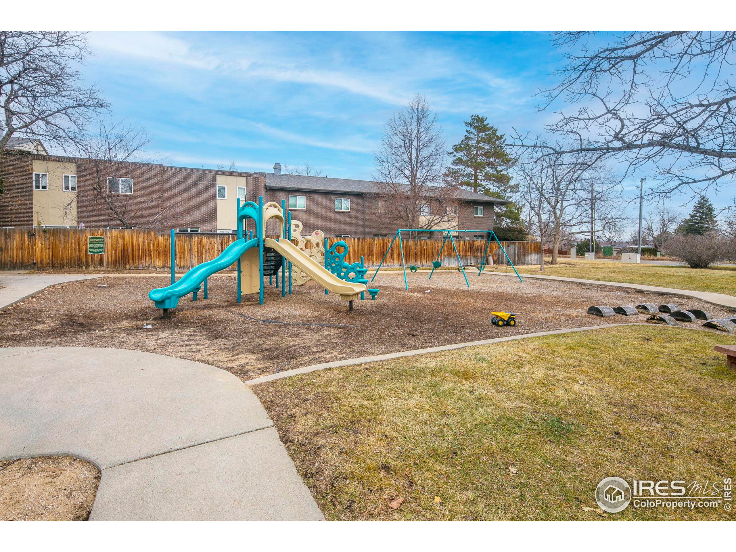 1557 Bradley Dr