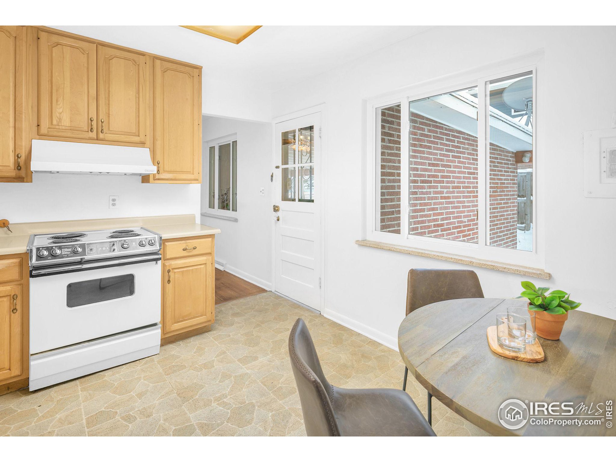 305 S 36th St