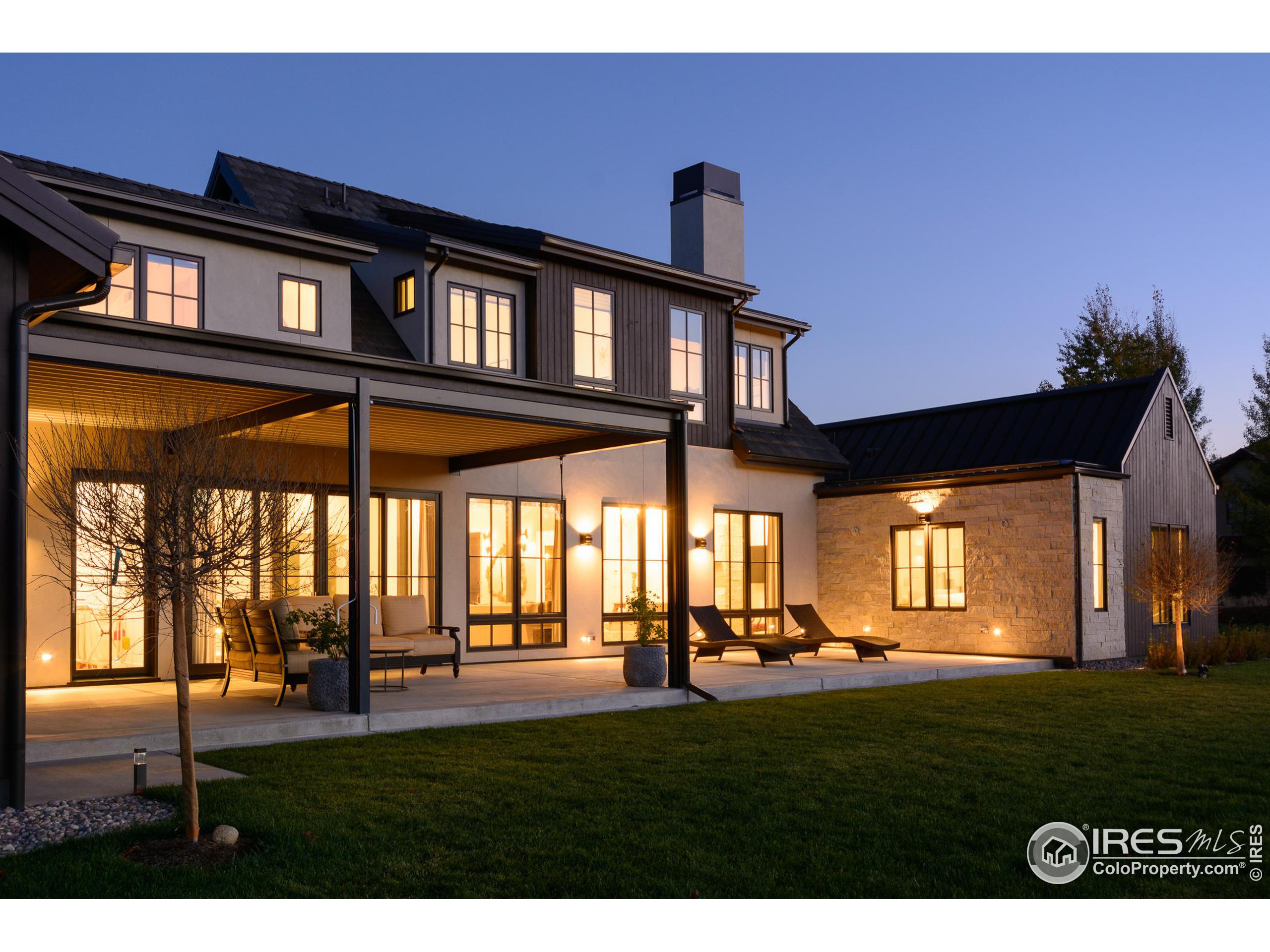 8661 Portico Ln