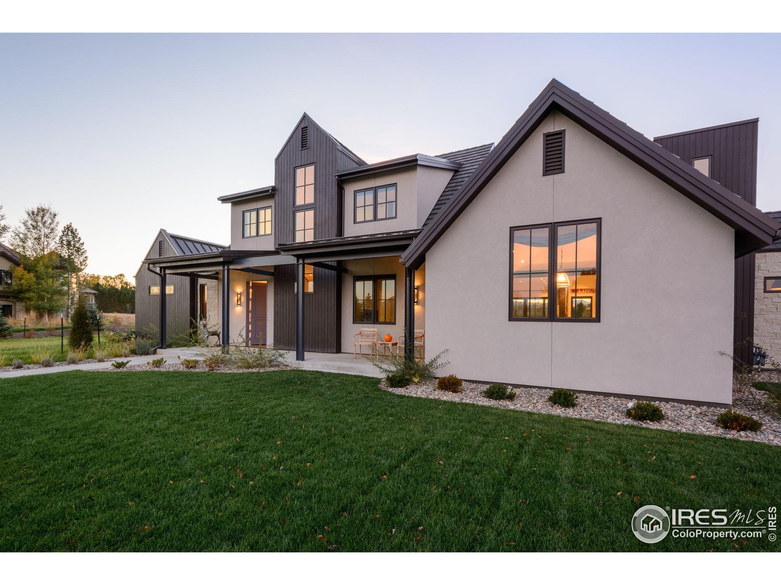 8661 Portico Ln