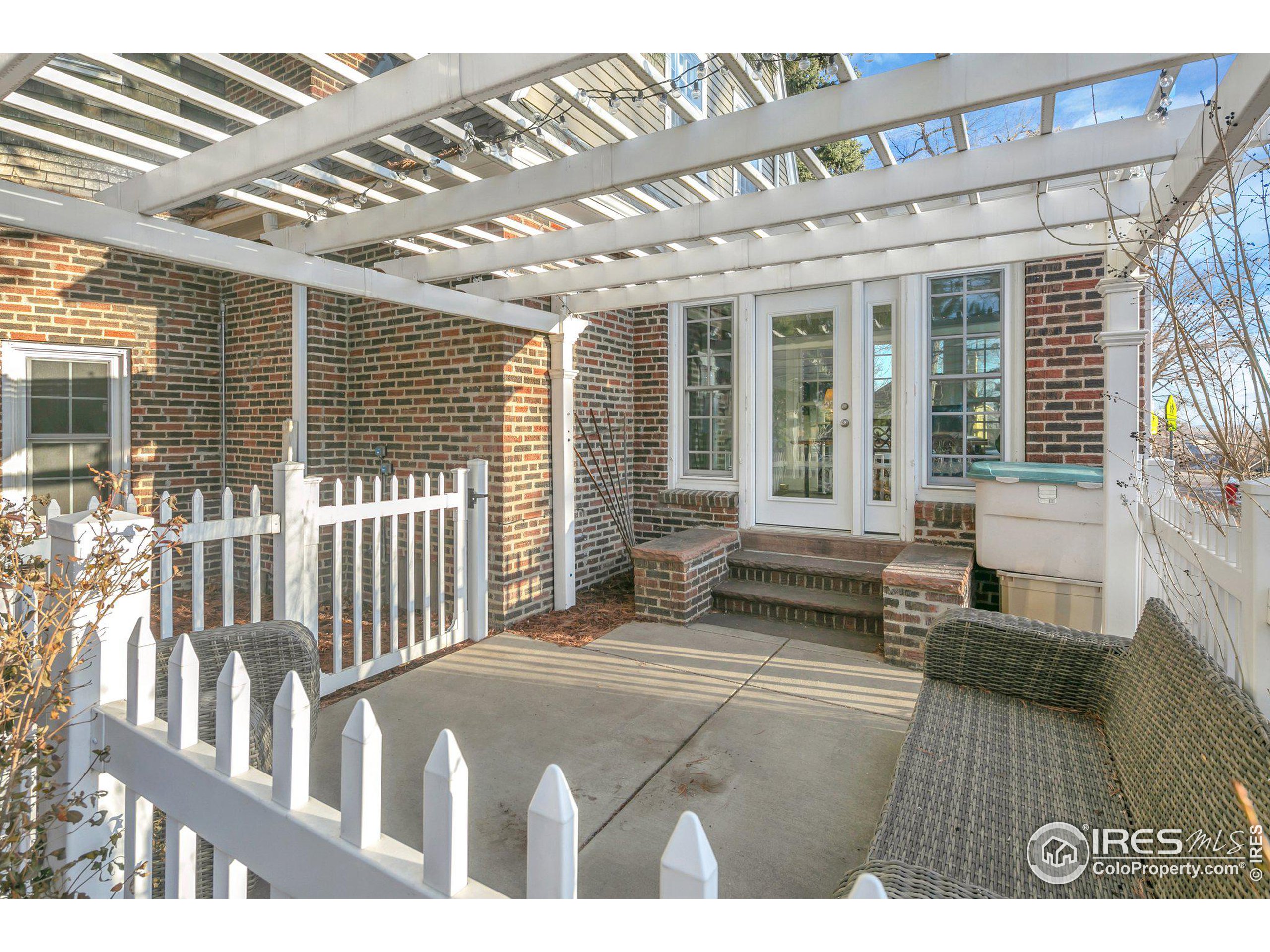 1126 3rd Ave