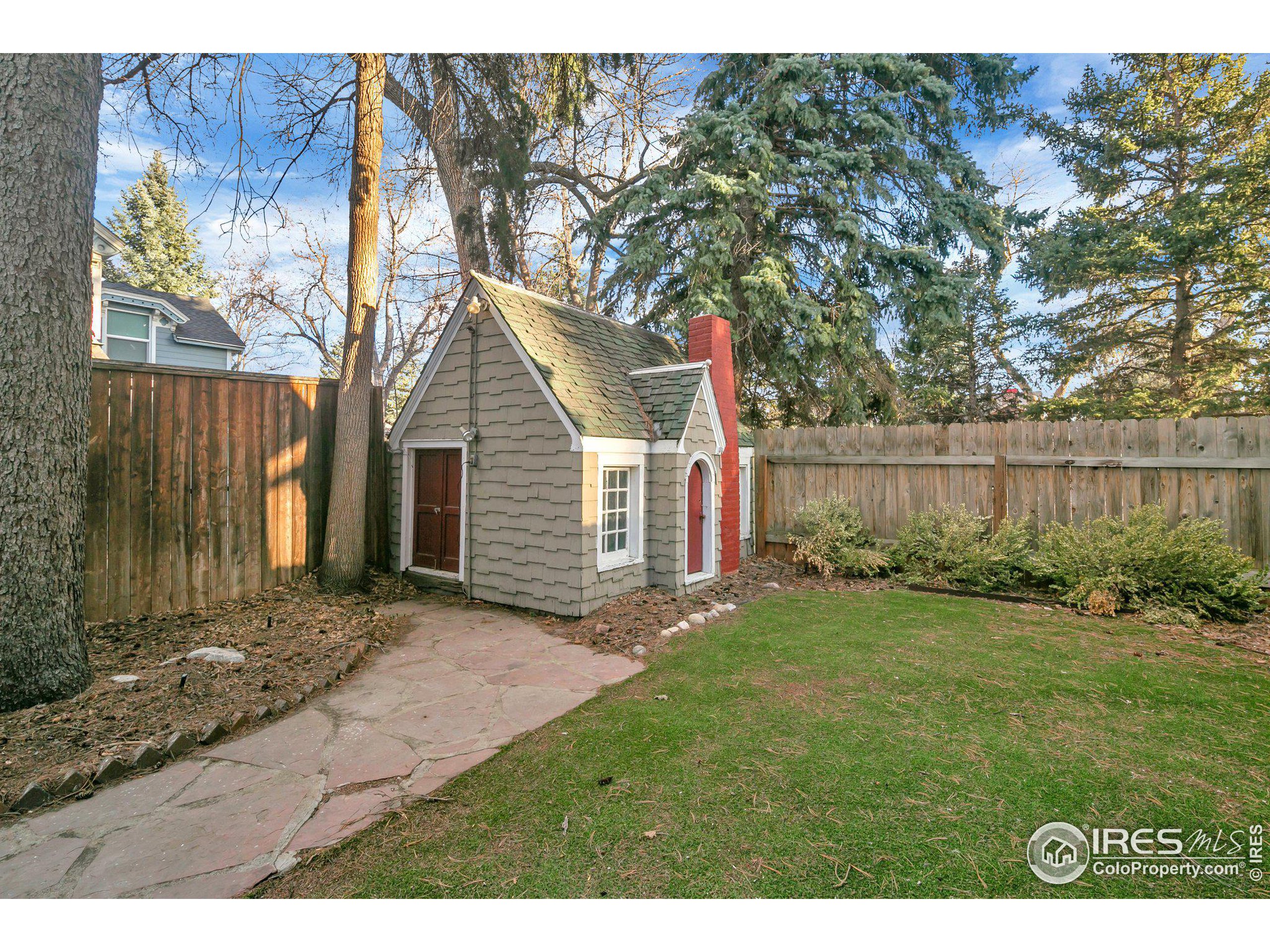 1126 3rd Ave