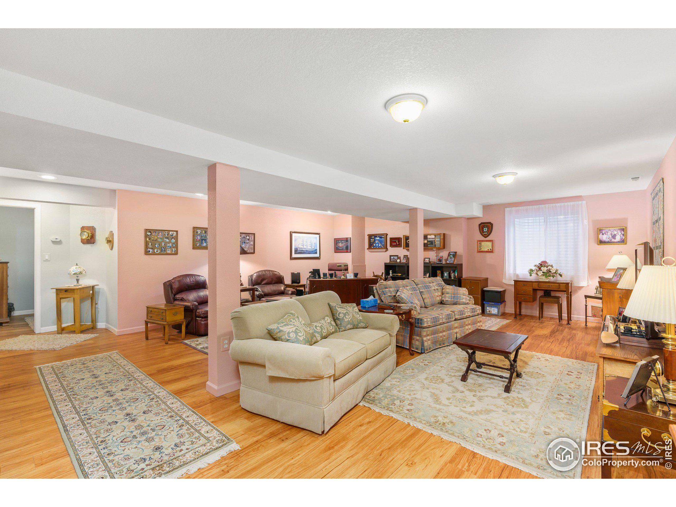 1527 Lodge Ct