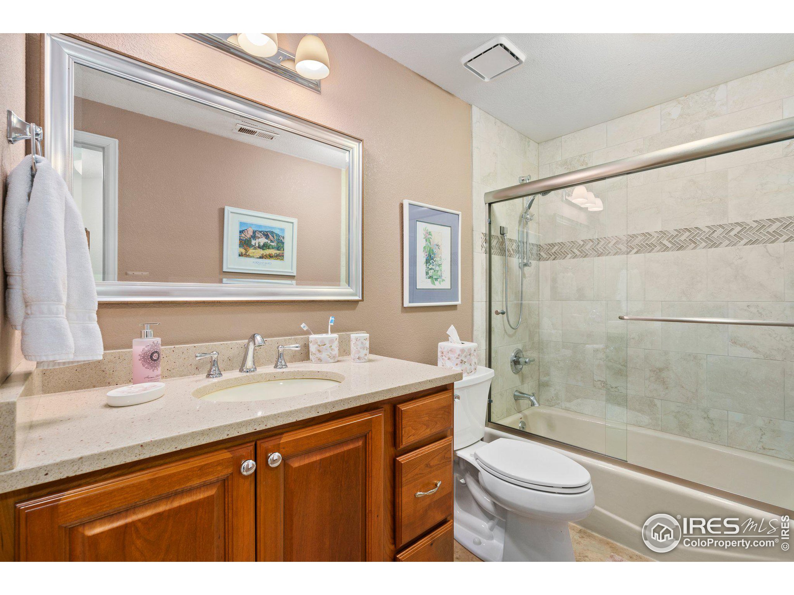 1527 Lodge Ct