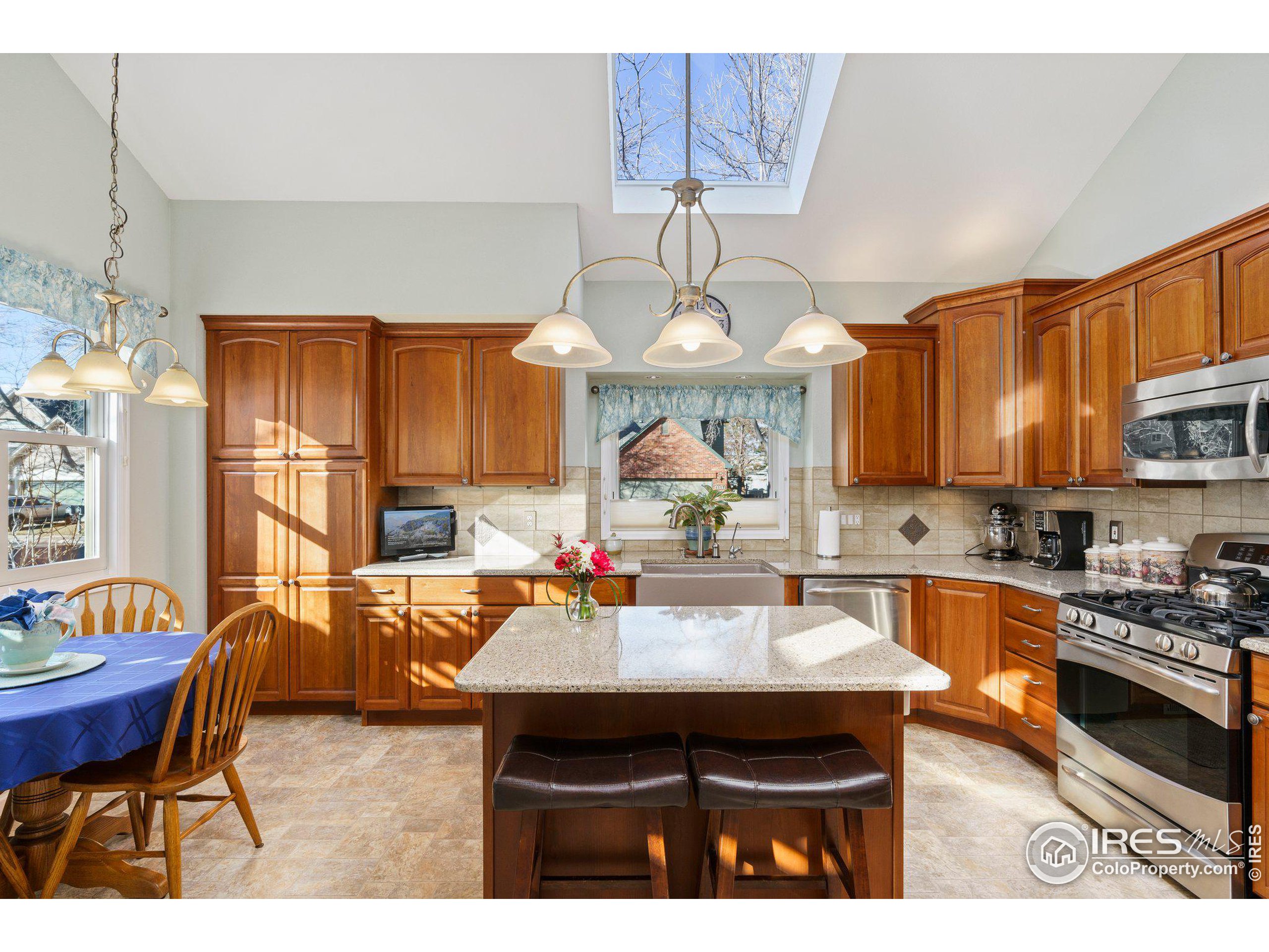 1527 Lodge Ct