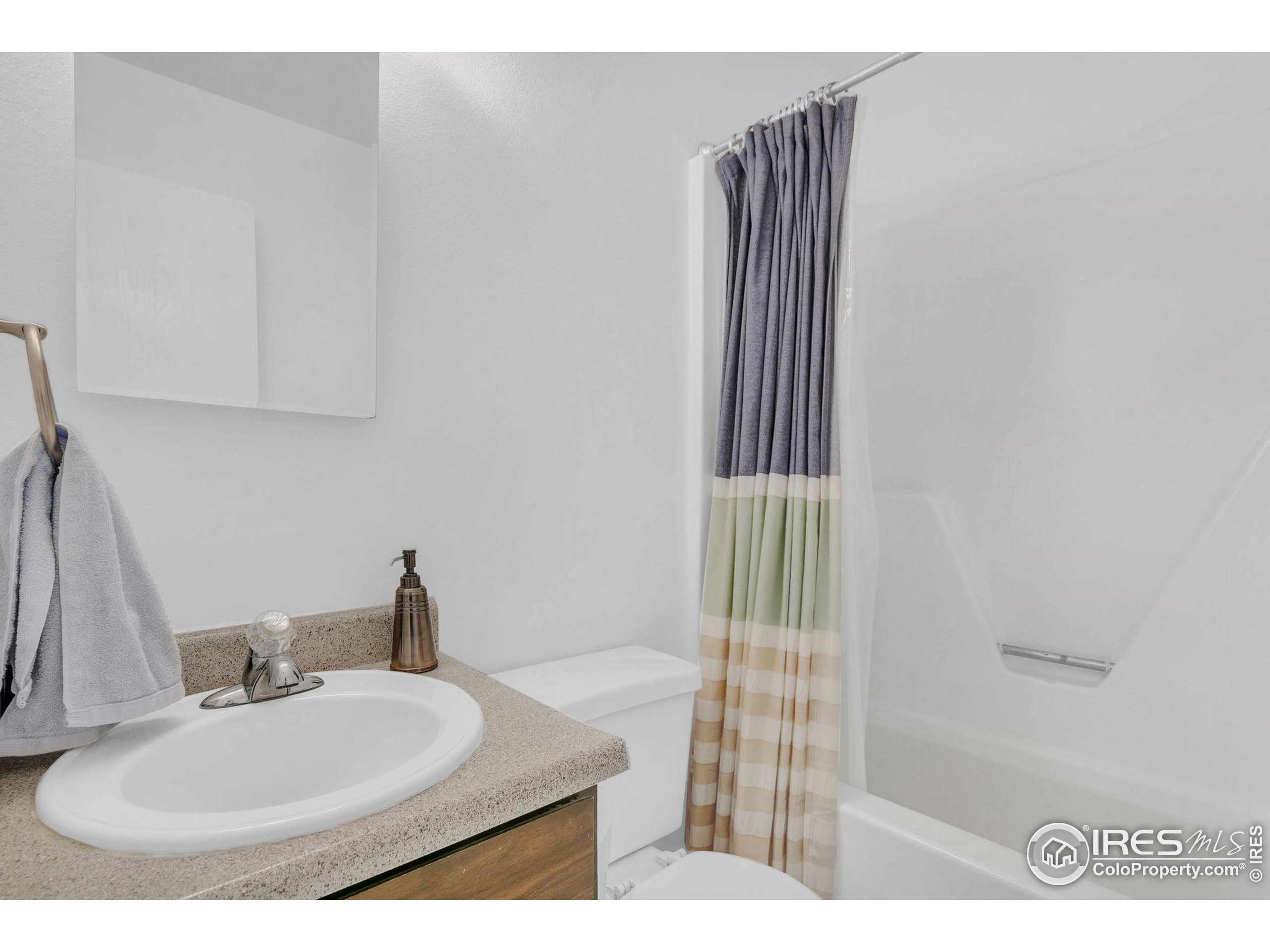 3024 Ross Dr C23