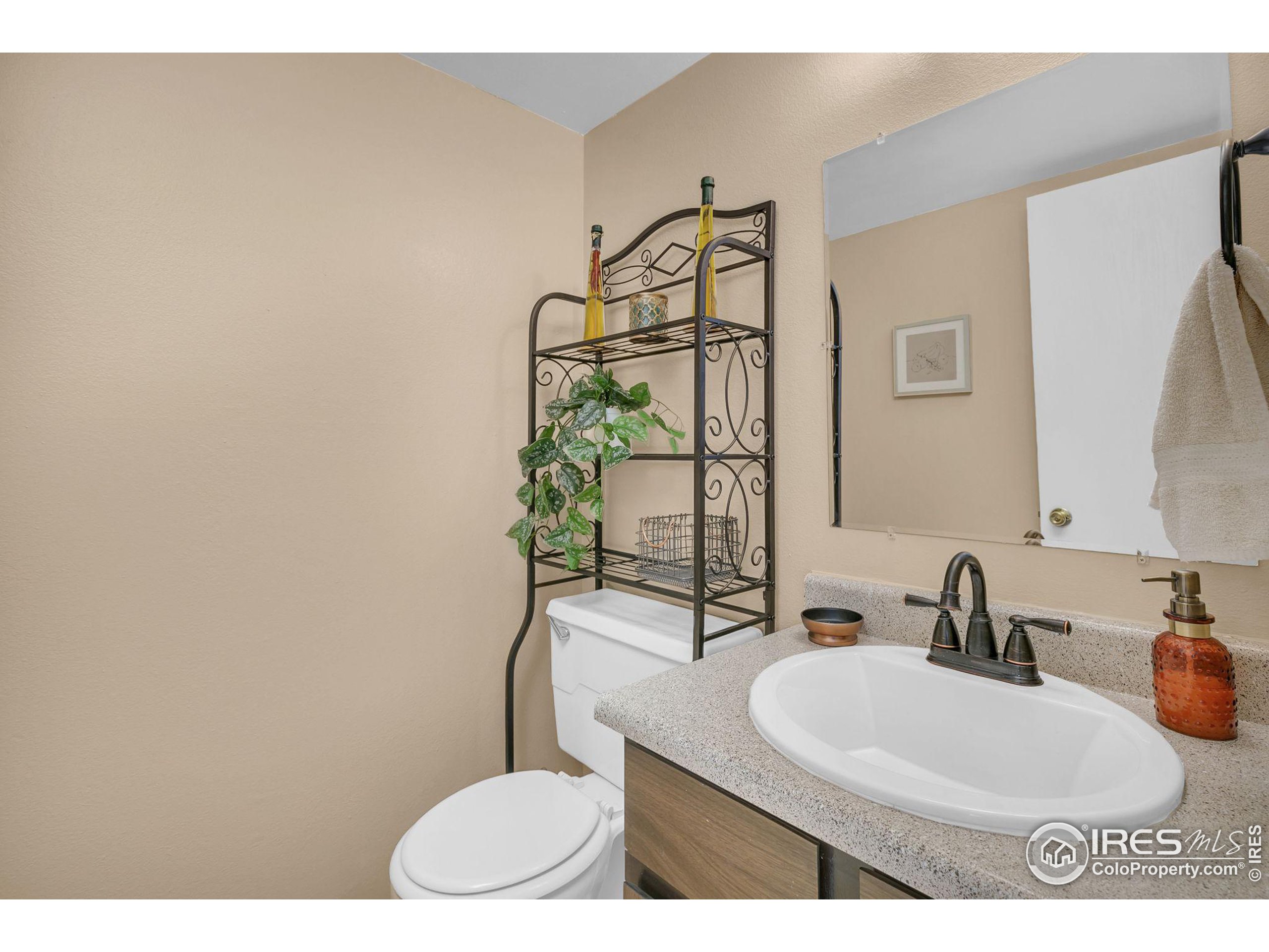 3024 Ross Dr C23