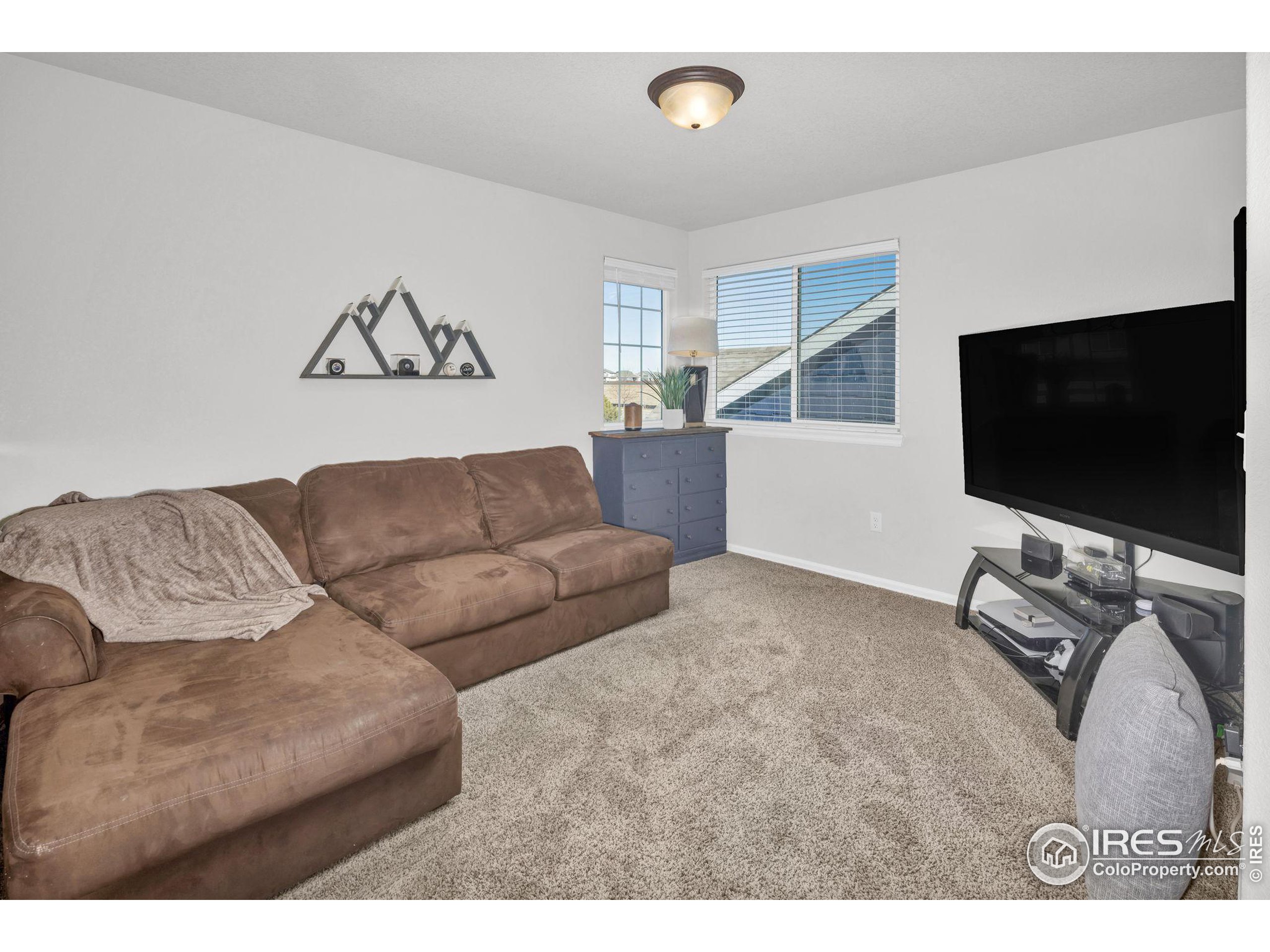 2043 Reliance Dr