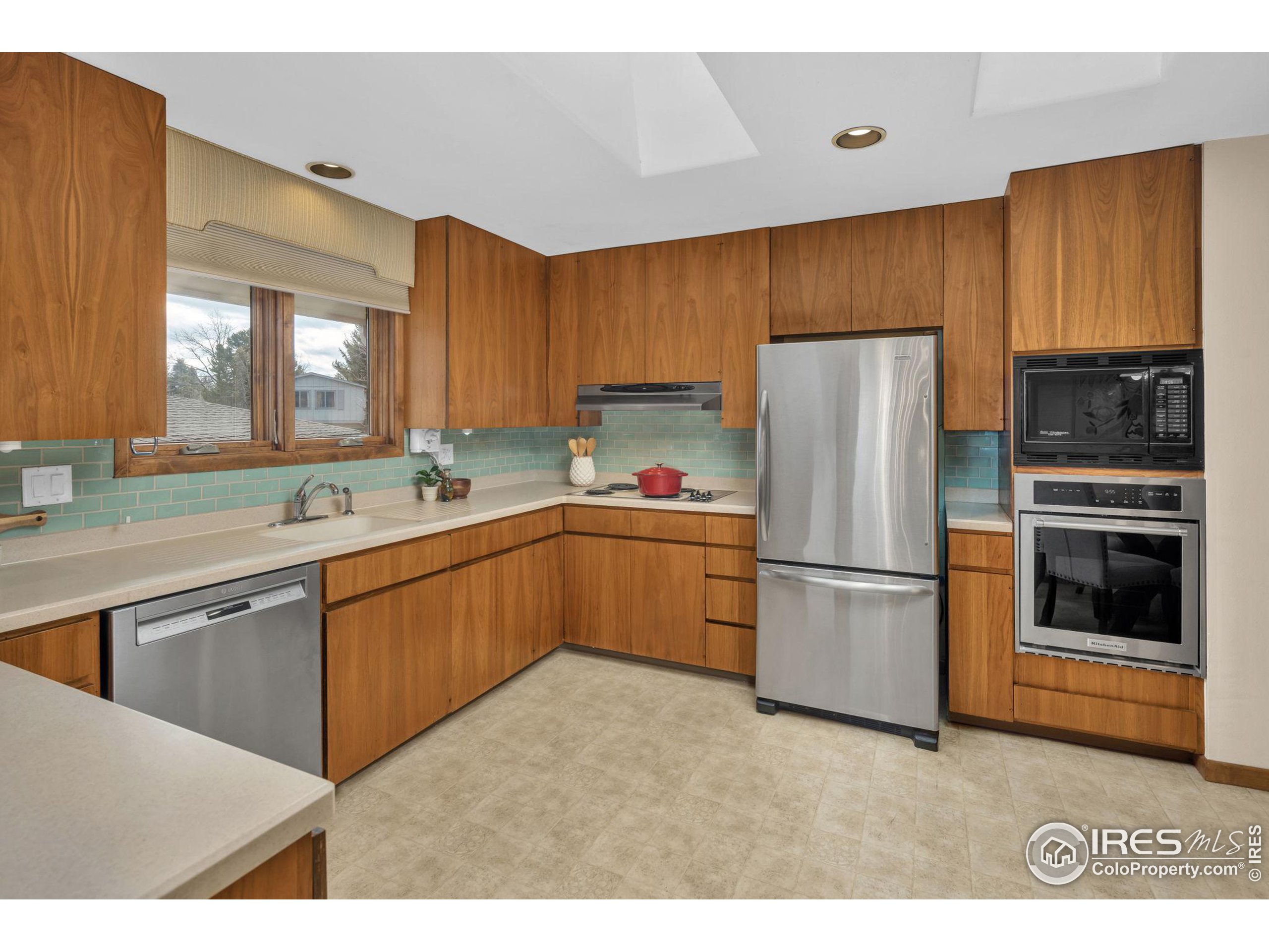 345 Norton St