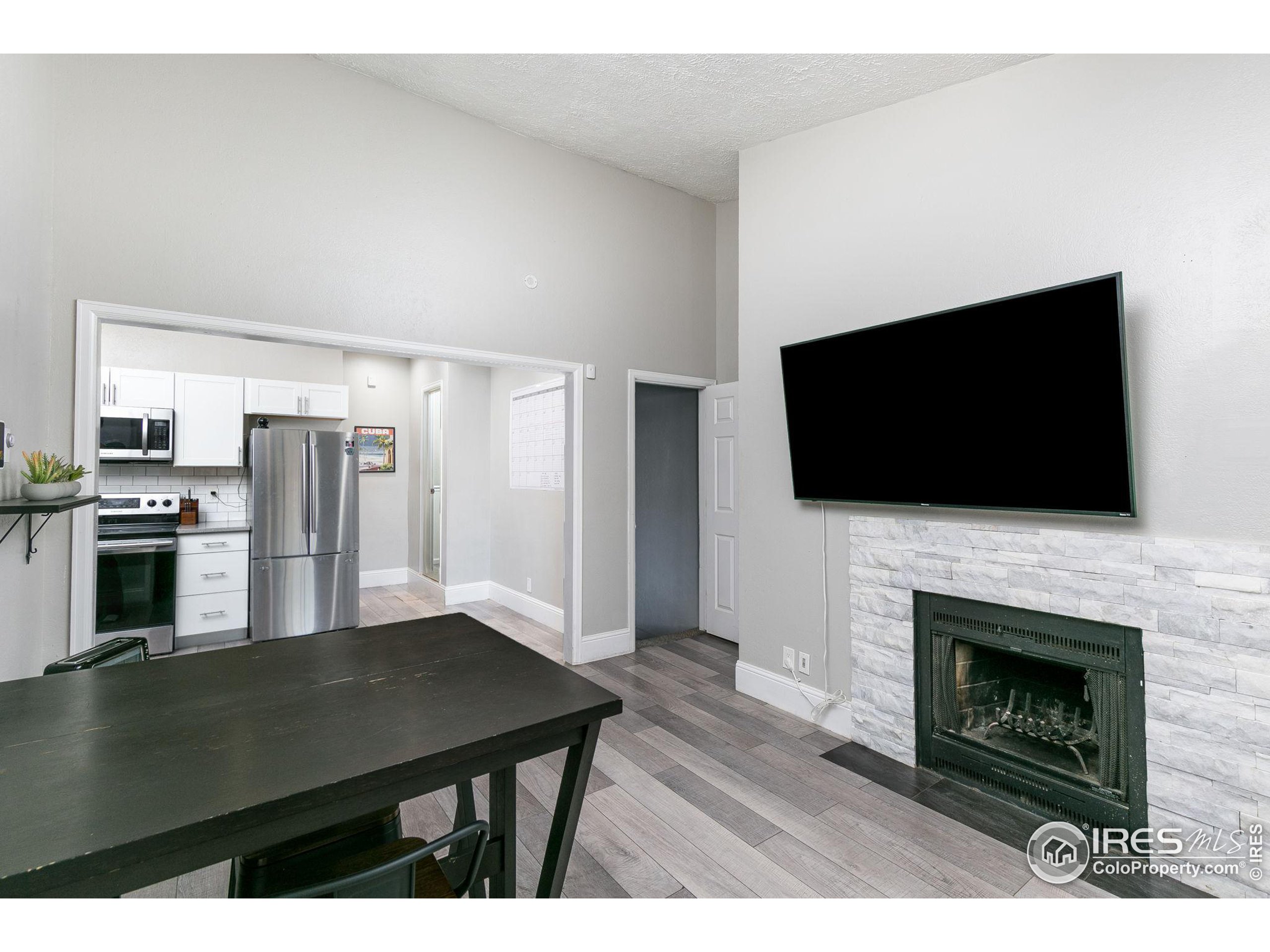 841 Crisman Dr 9