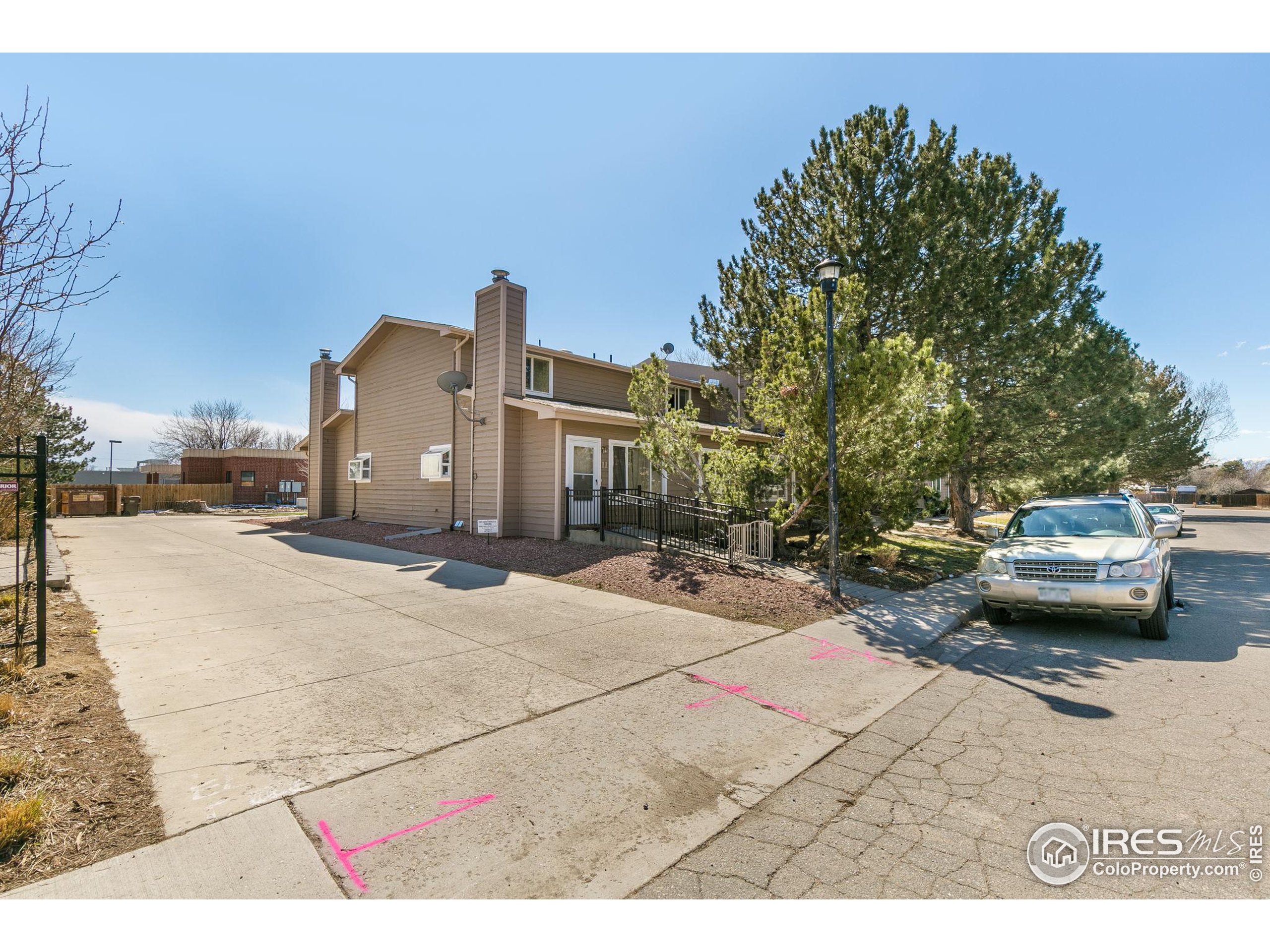 841 Crisman Dr 9