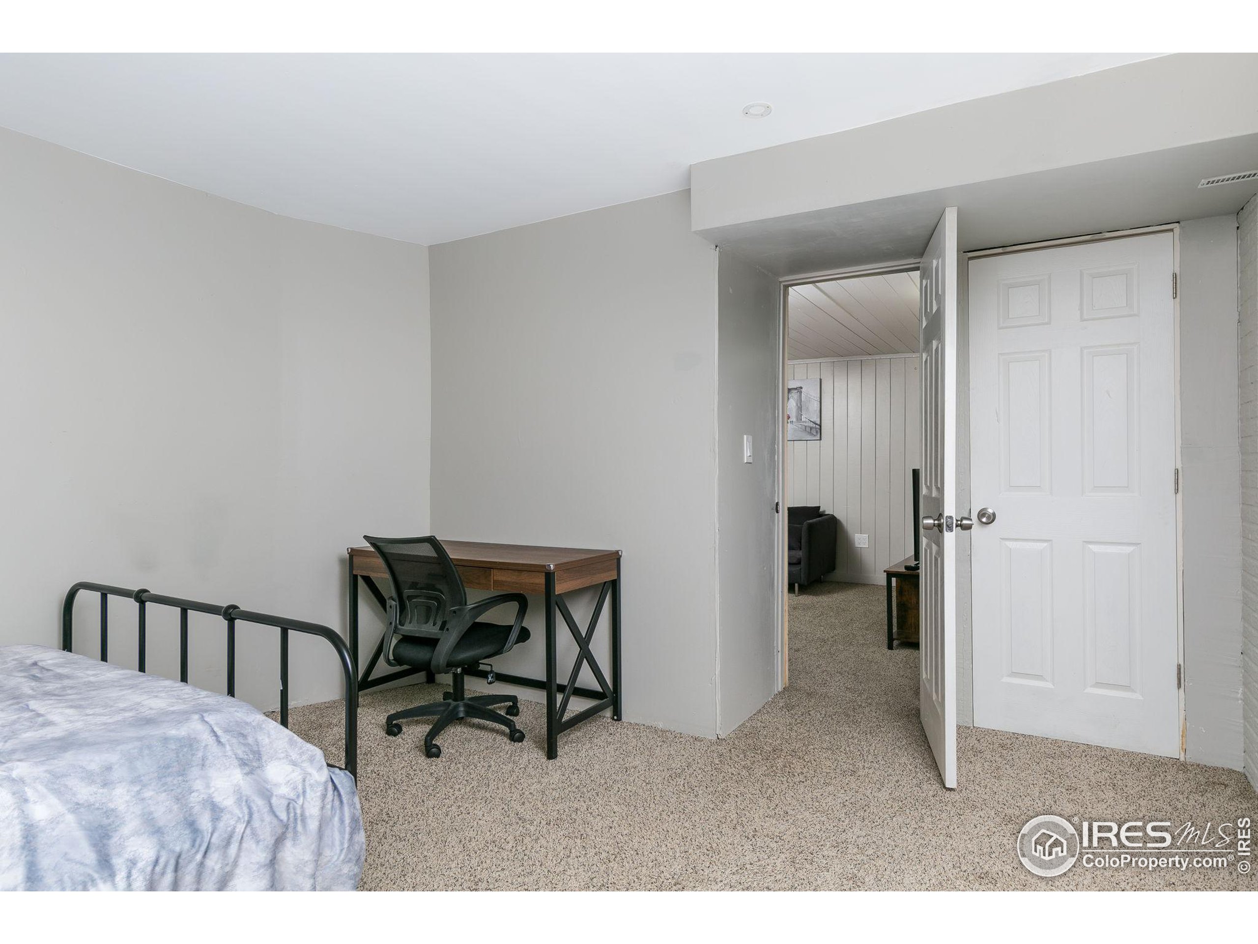 841 Crisman Dr 9