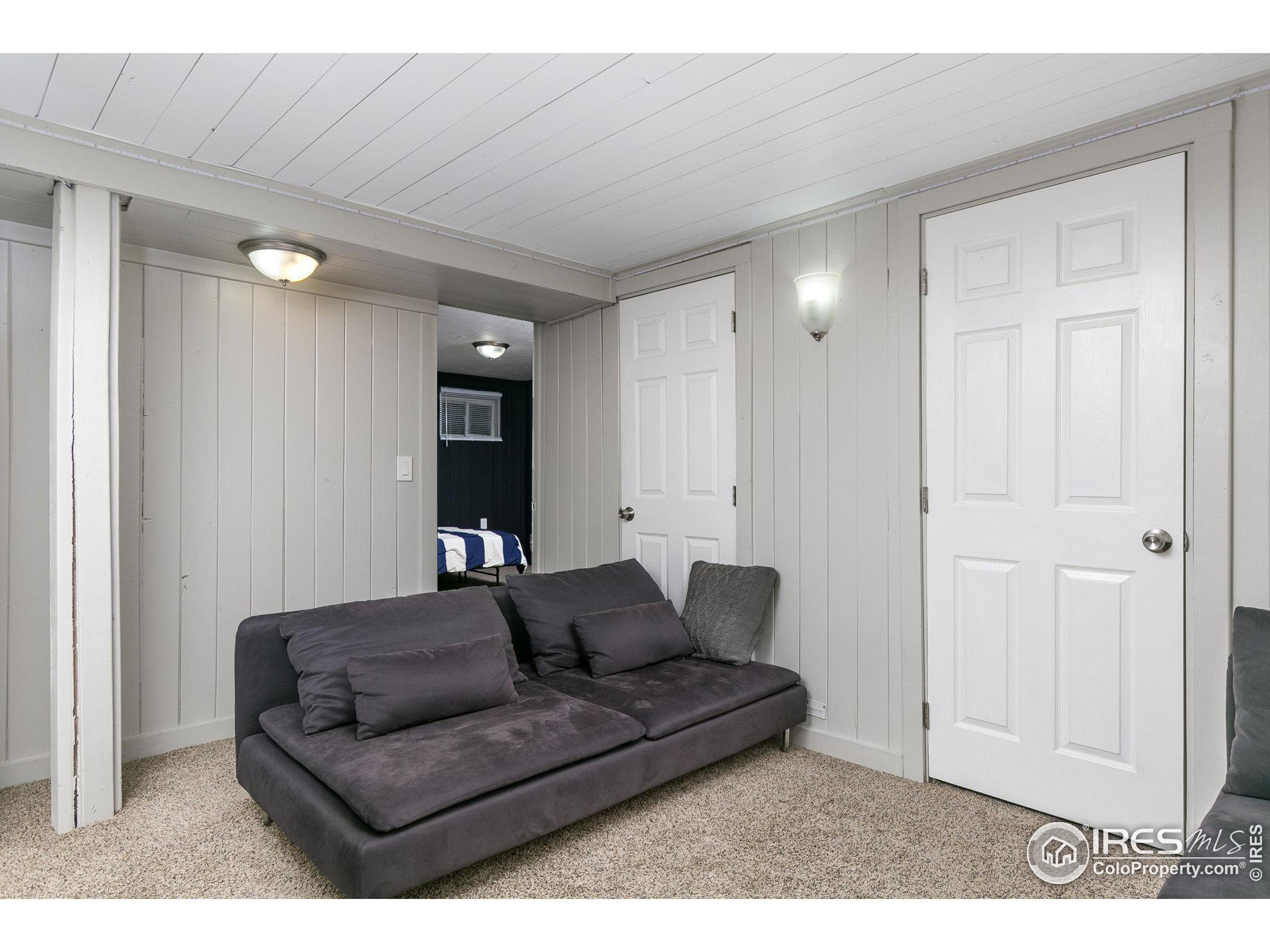 841 Crisman Dr 9