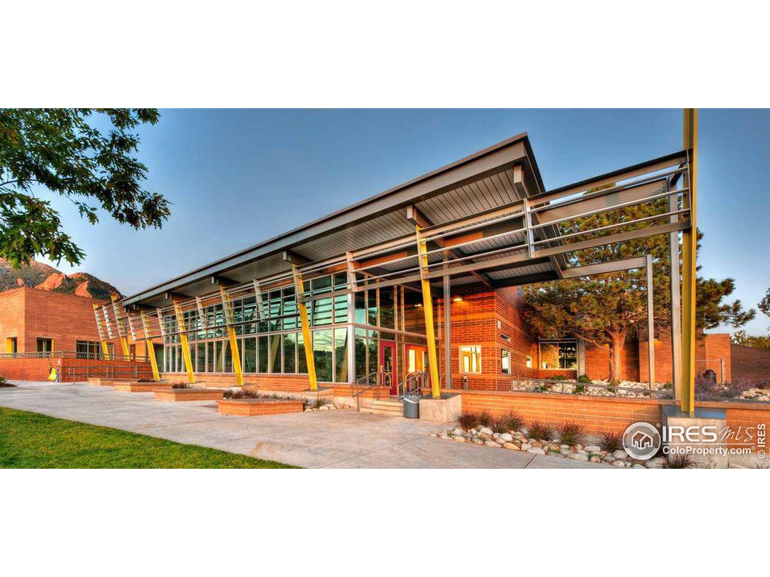 2293 Holyoke Dr
