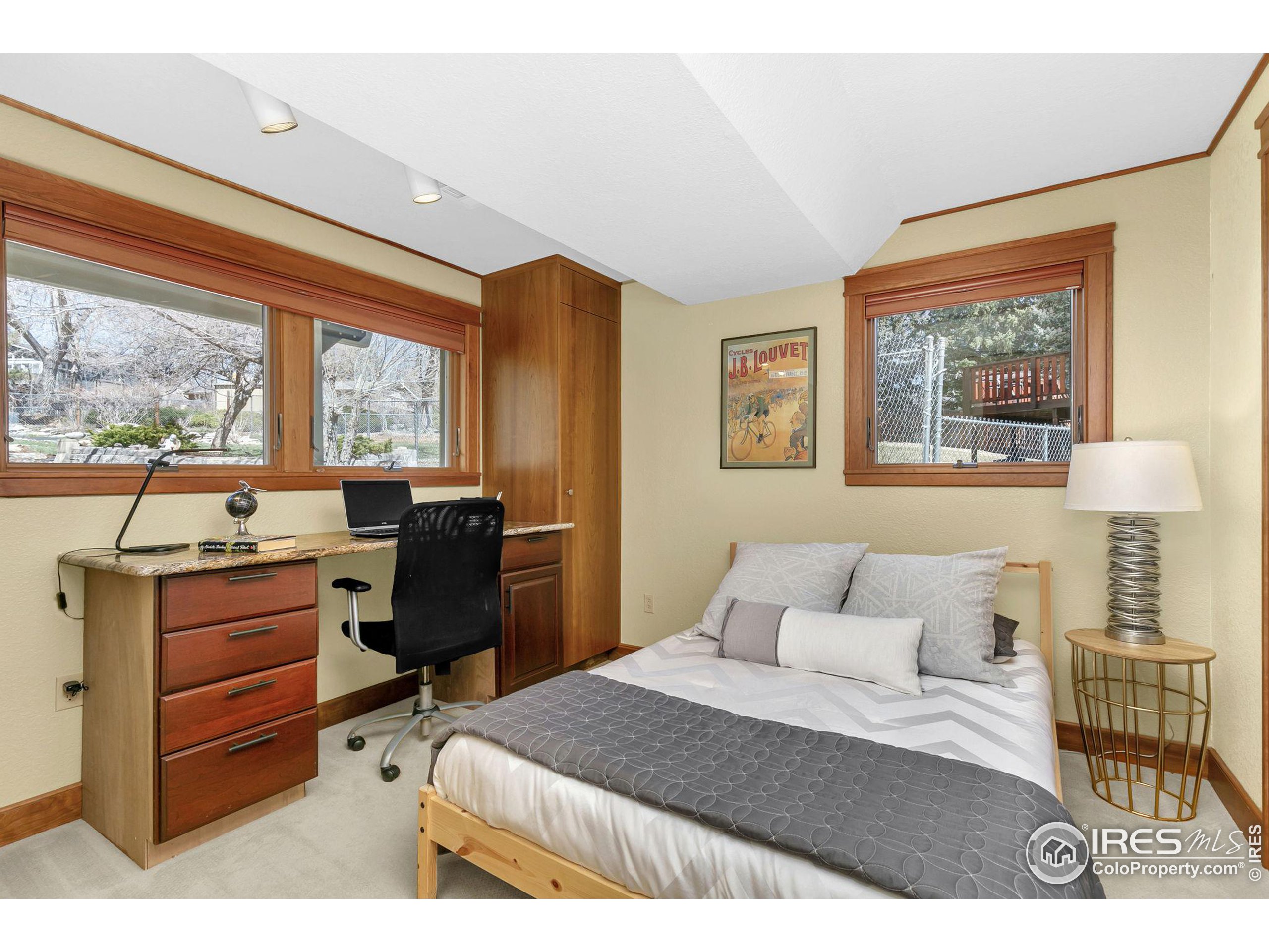 2293 Holyoke Dr