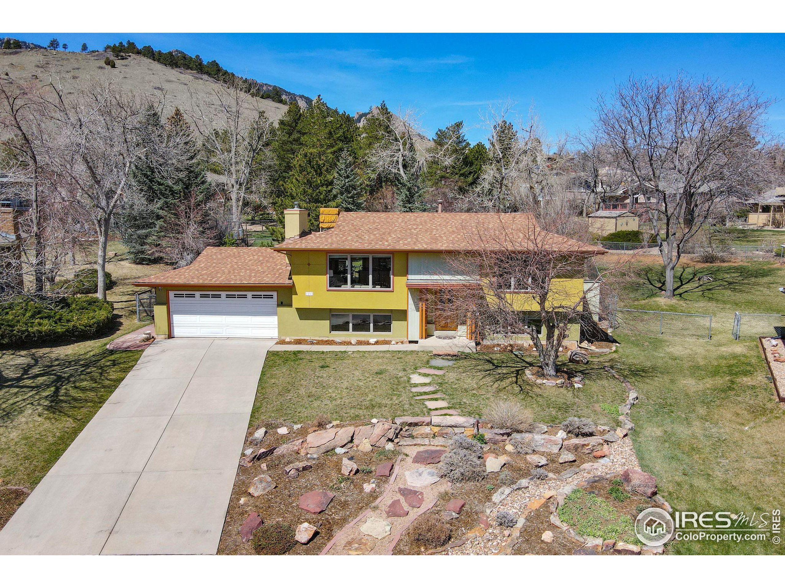 2293 Holyoke Dr