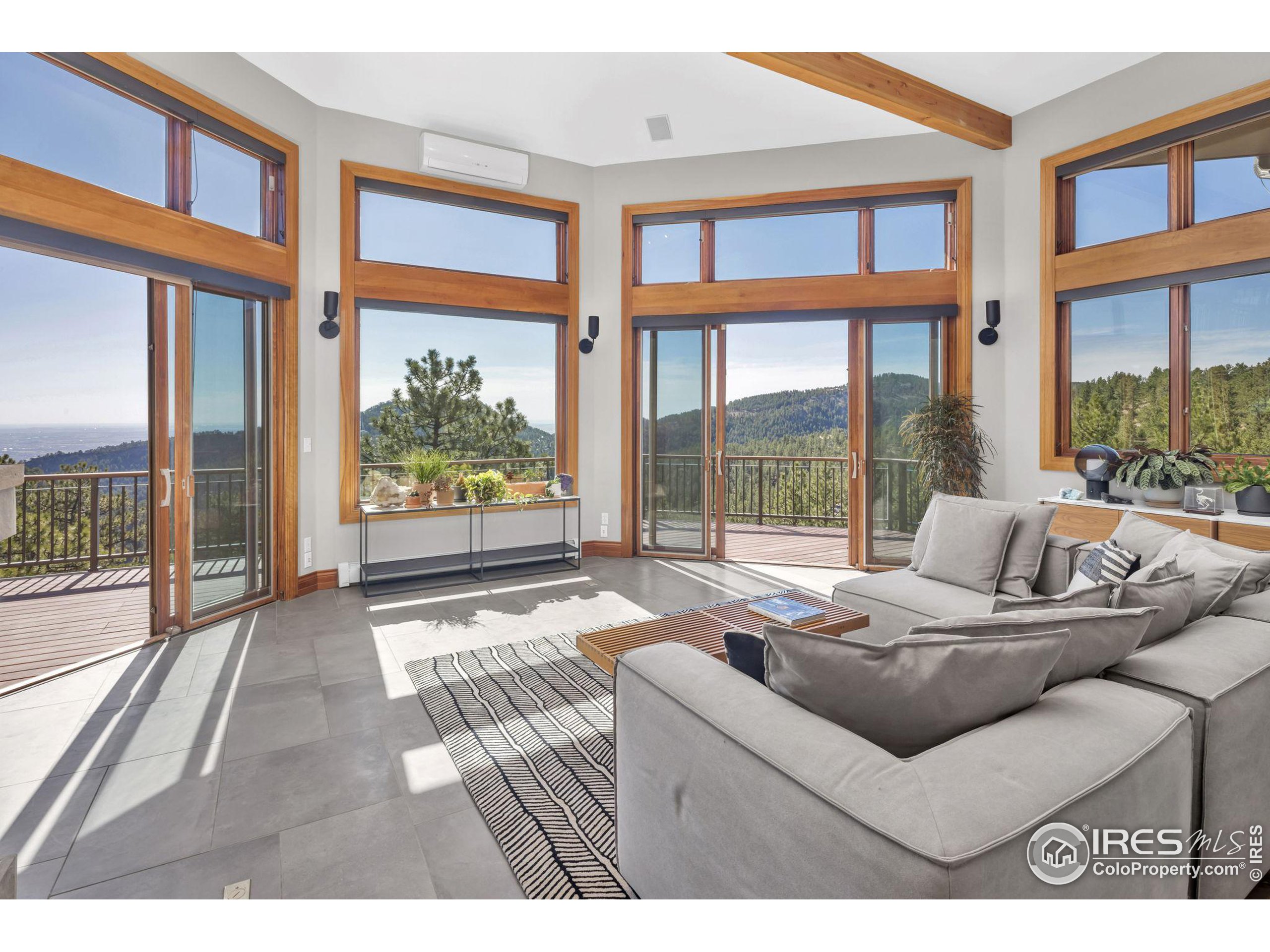 1448 Carriage Hills Dr