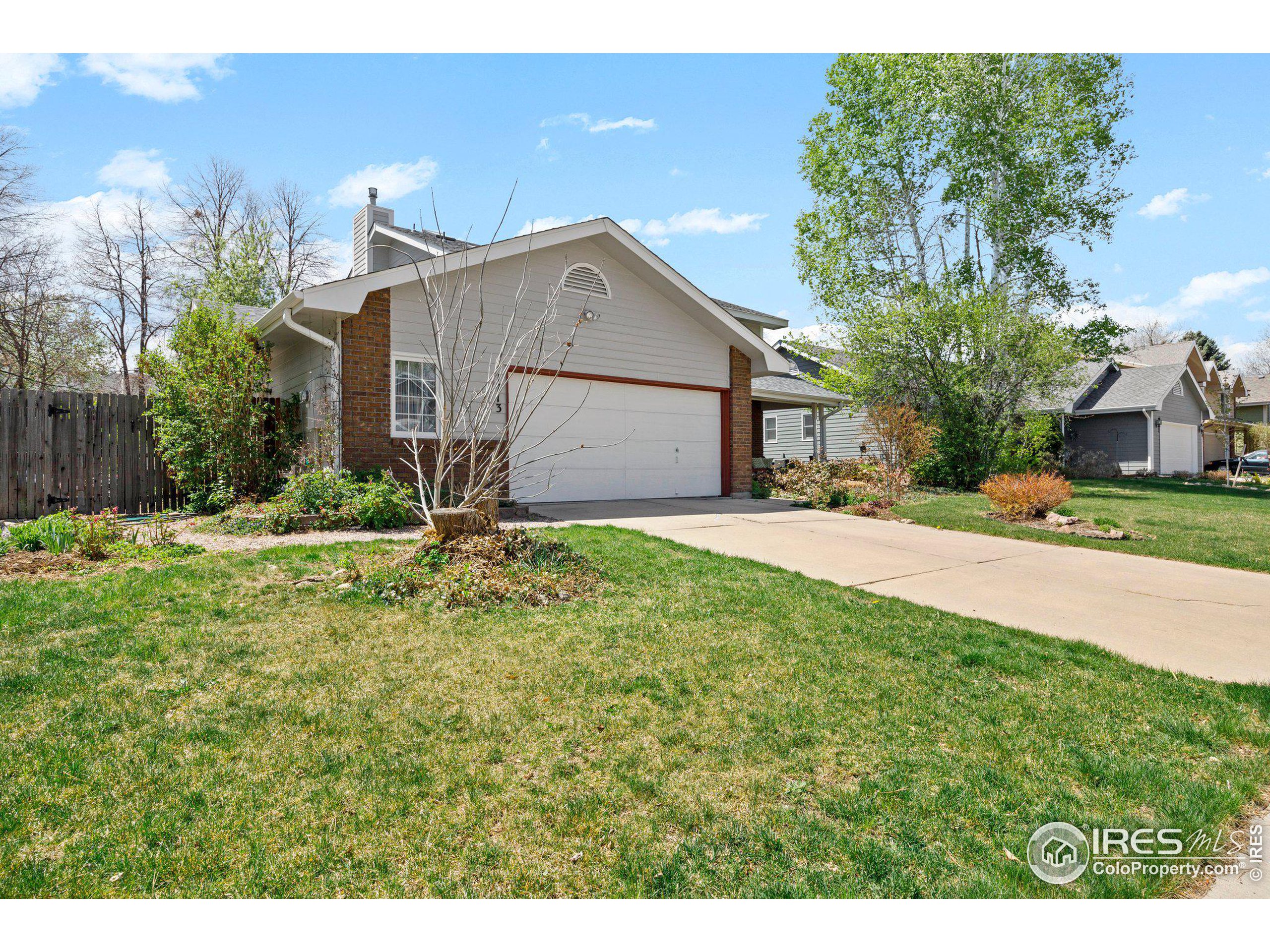 1713 Tanglewood Dr