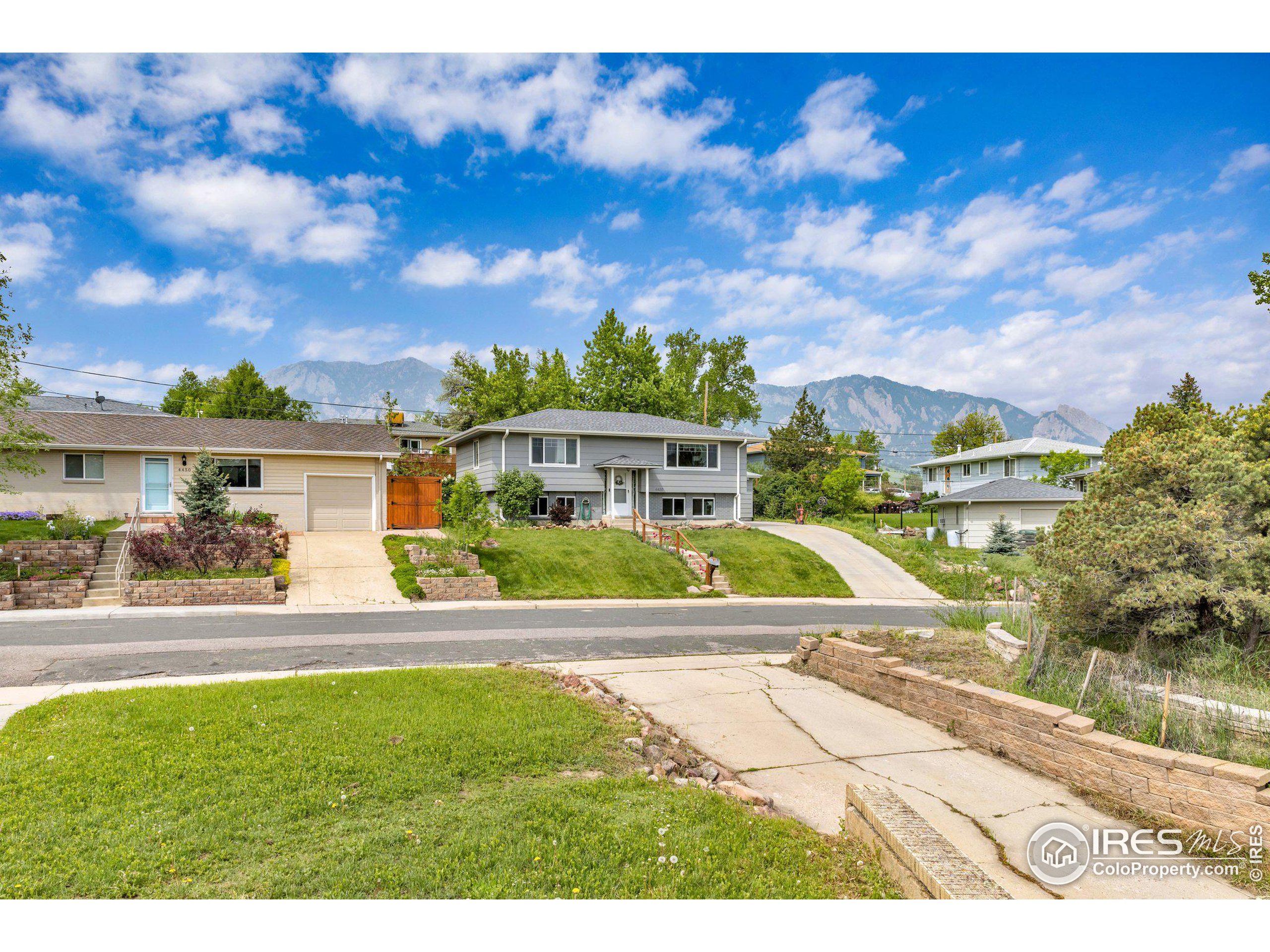 4445 Squires Cir