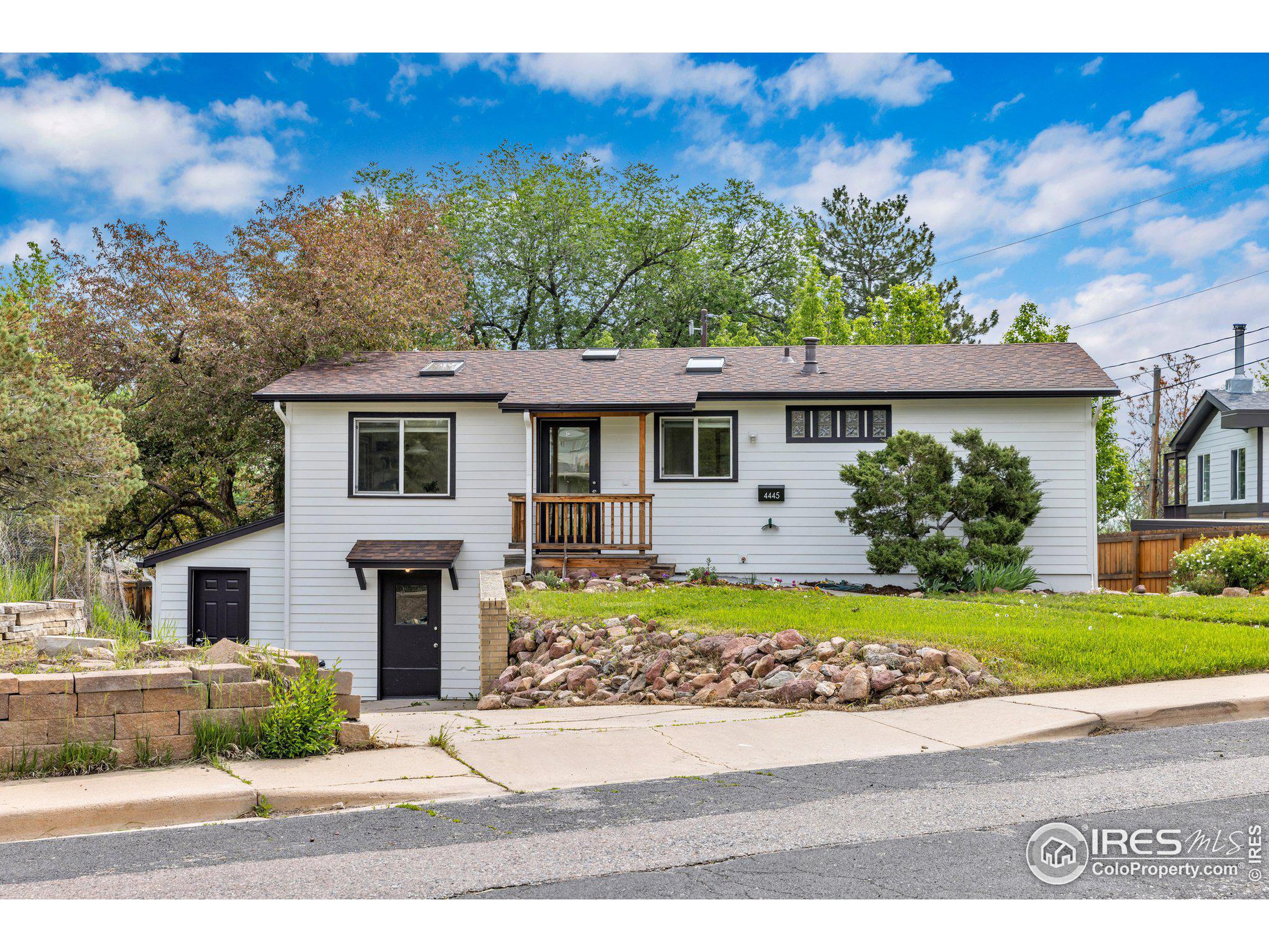 4445 Squires Cir
