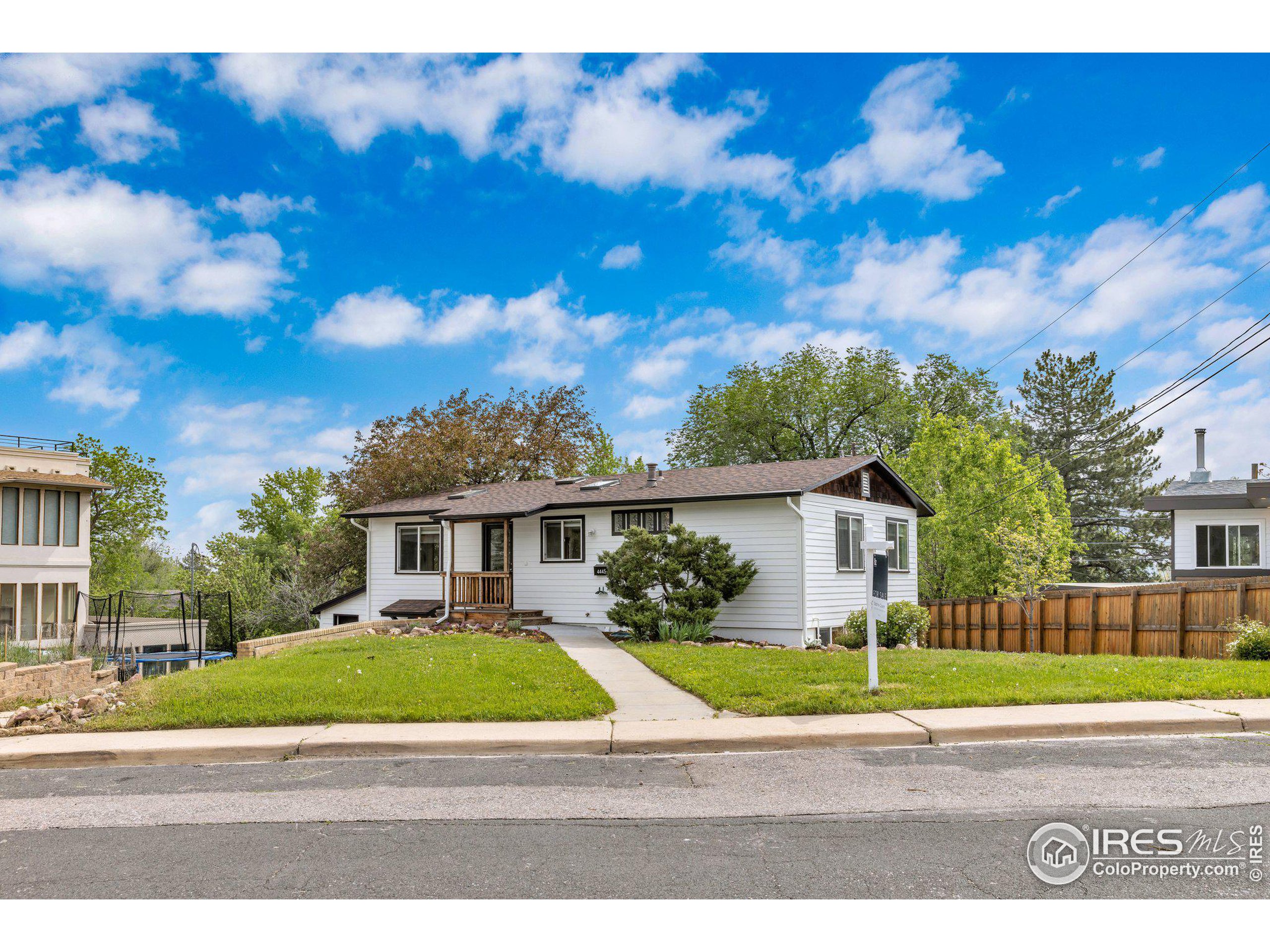 4445 Squires Cir