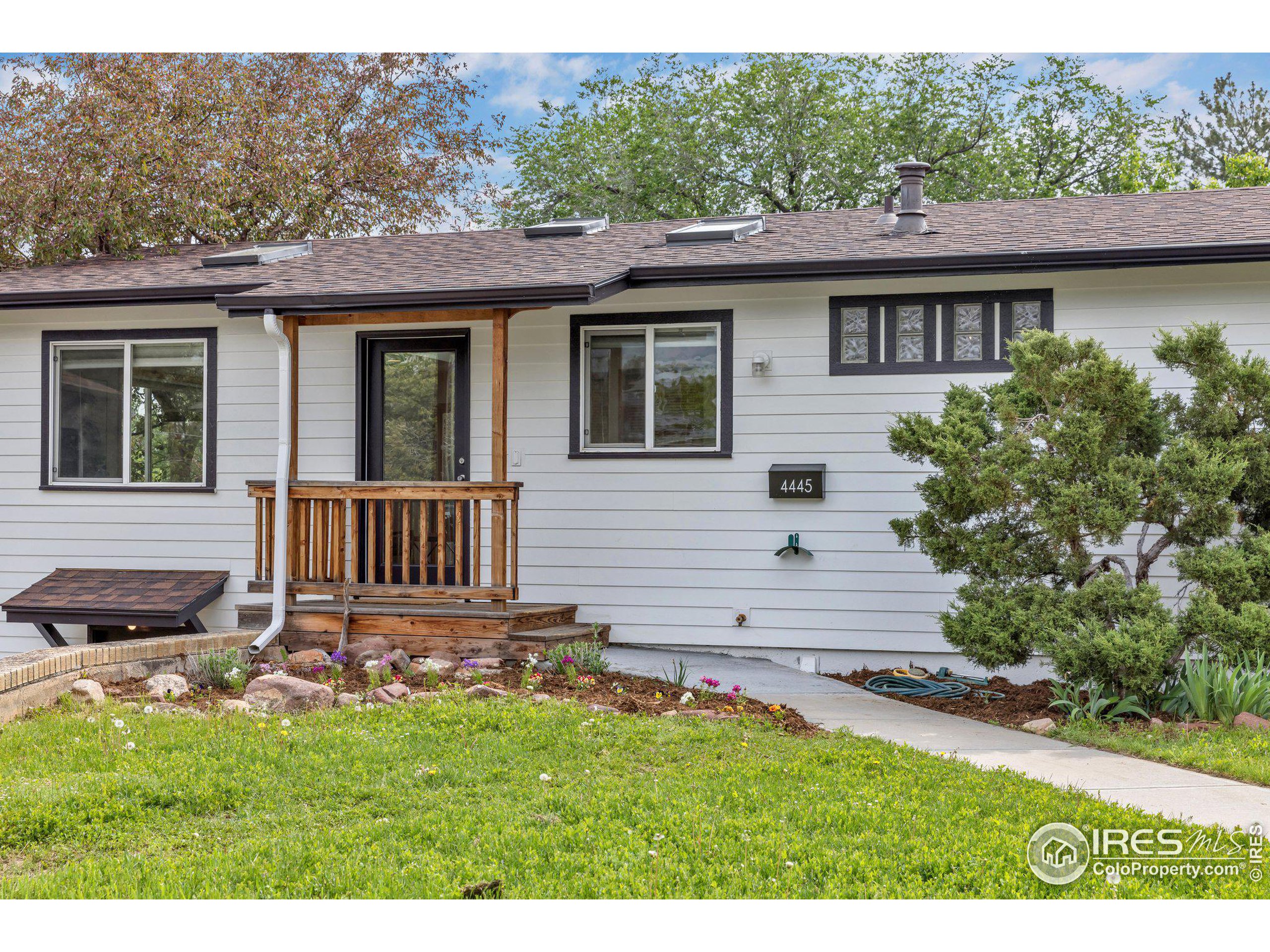 4445 Squires Cir