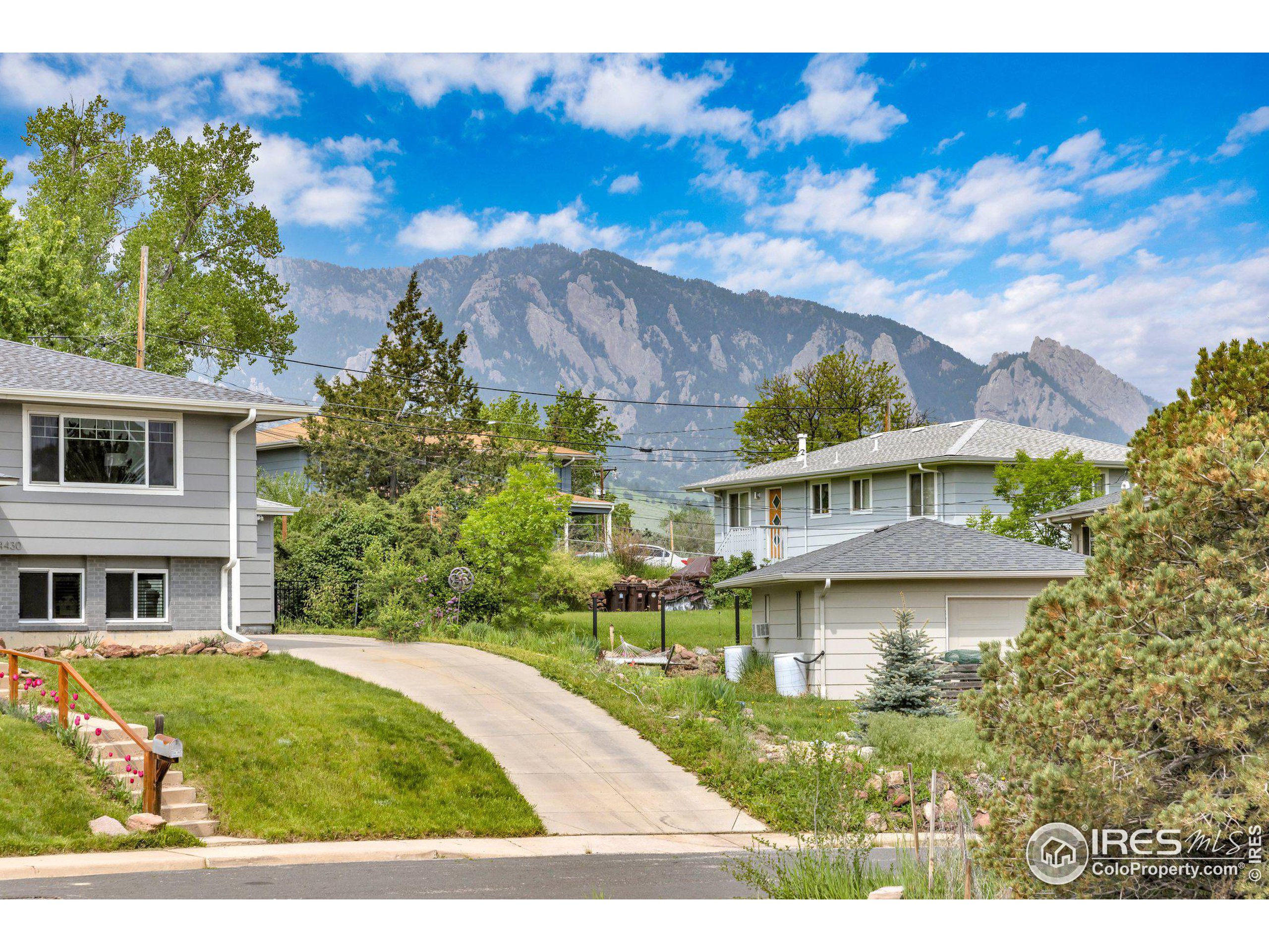 4445 Squires Cir