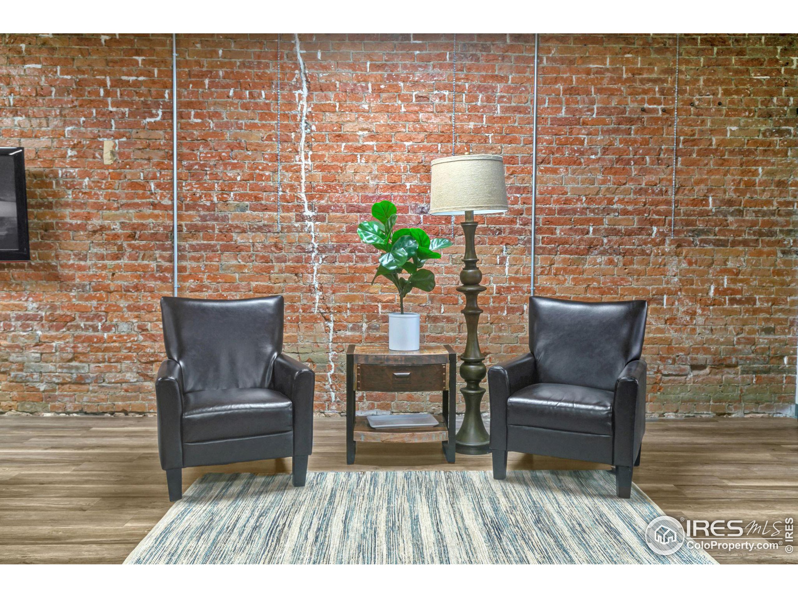 325 Main St