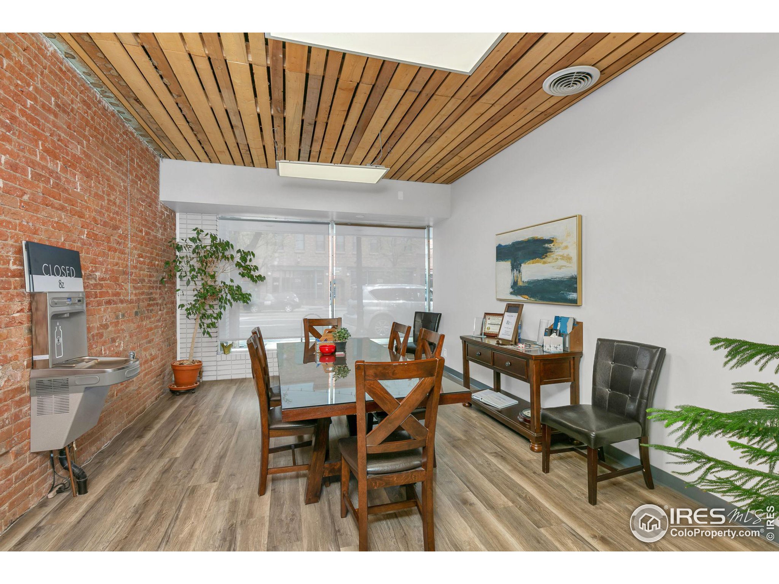 325 Main St