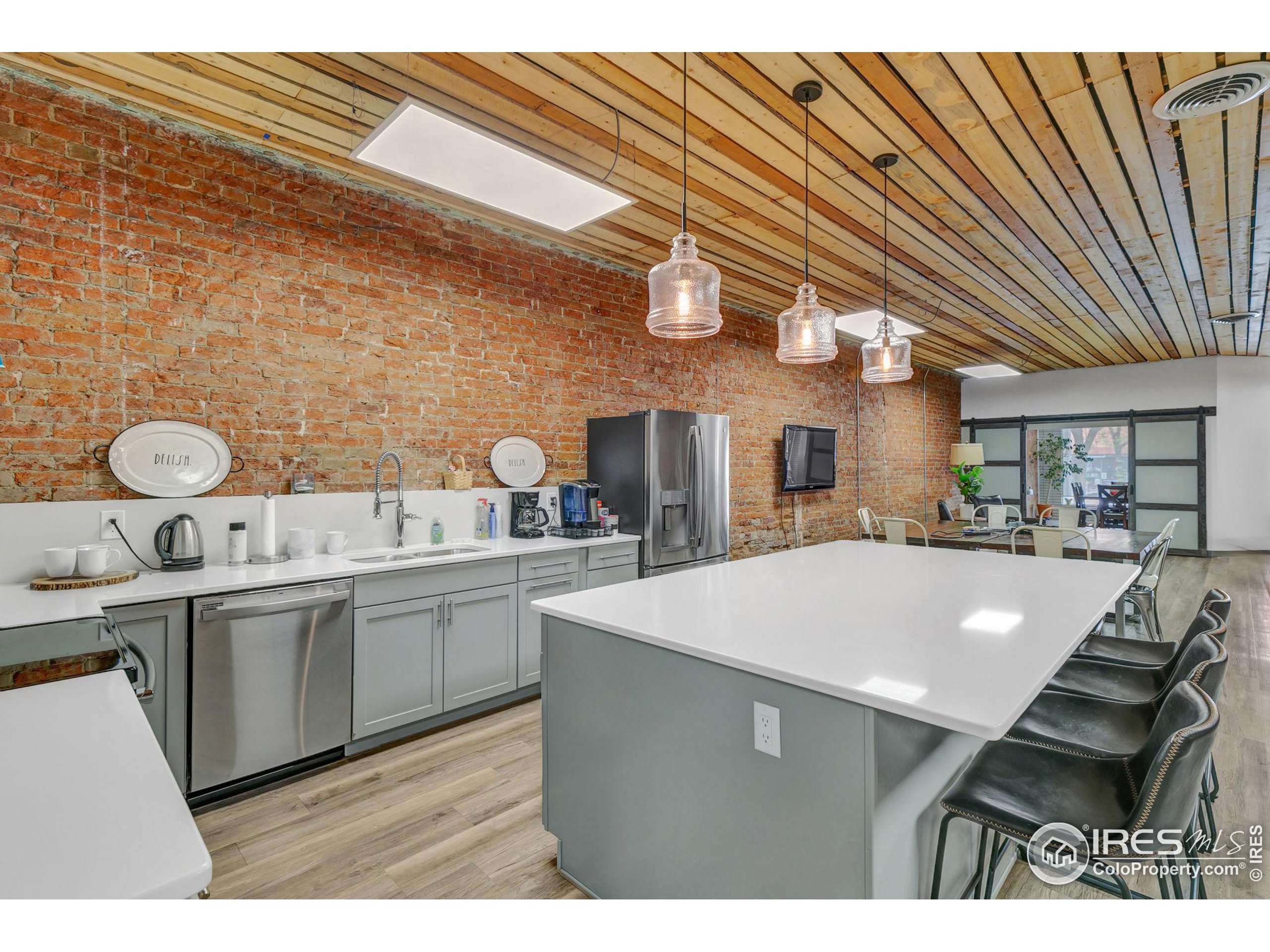 325 Main St