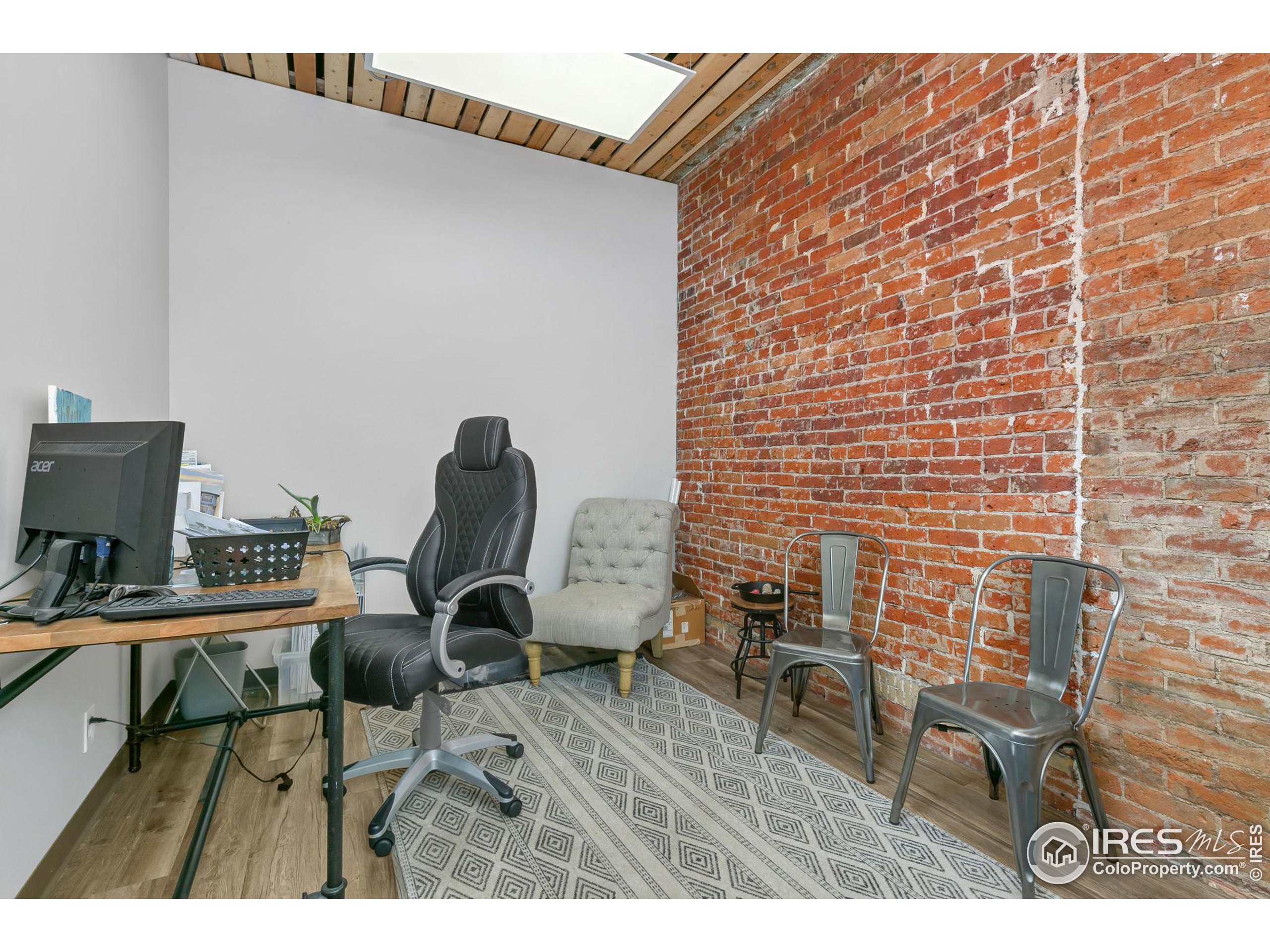 325 Main St